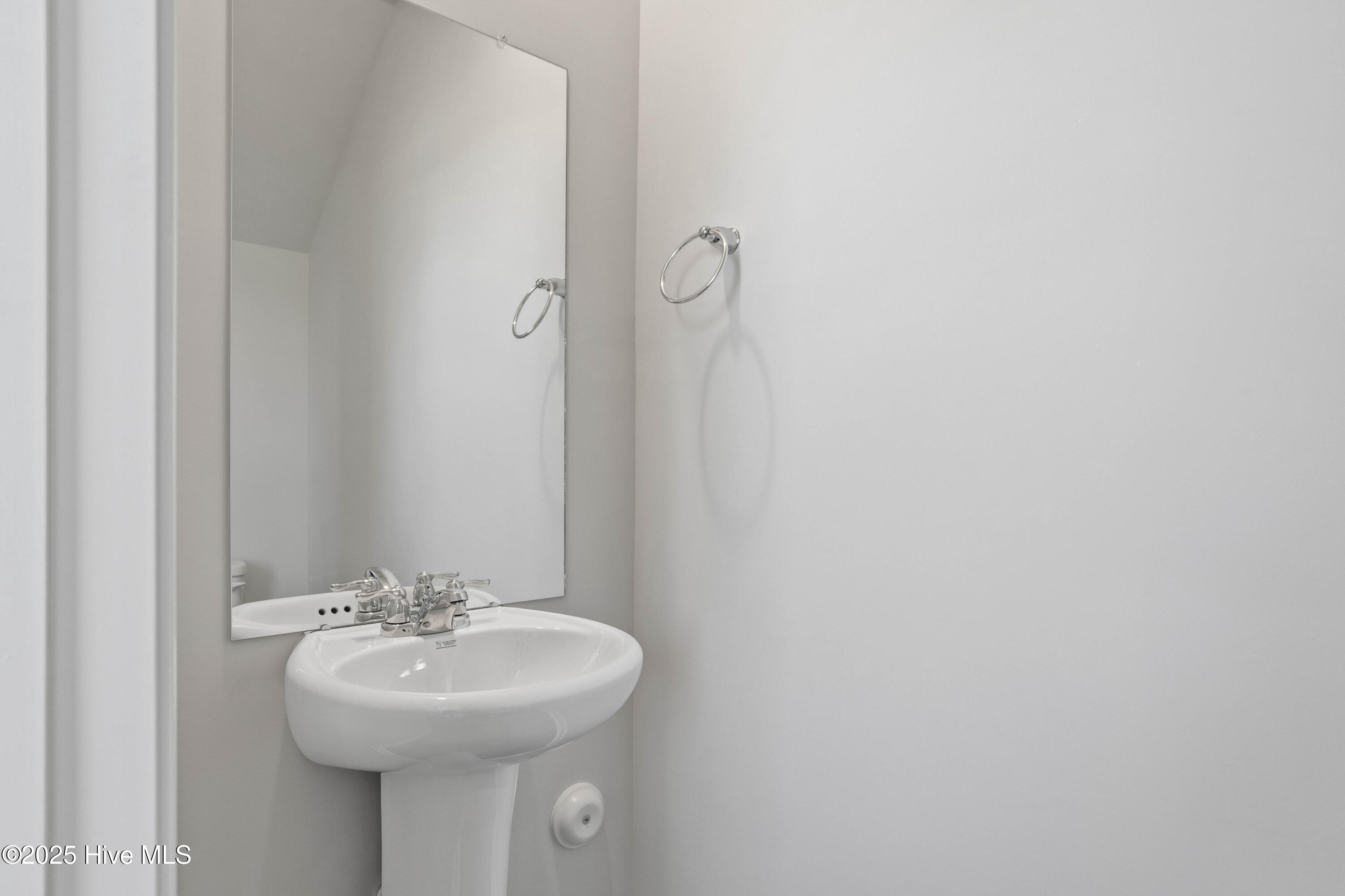 100524204 | Photo 14