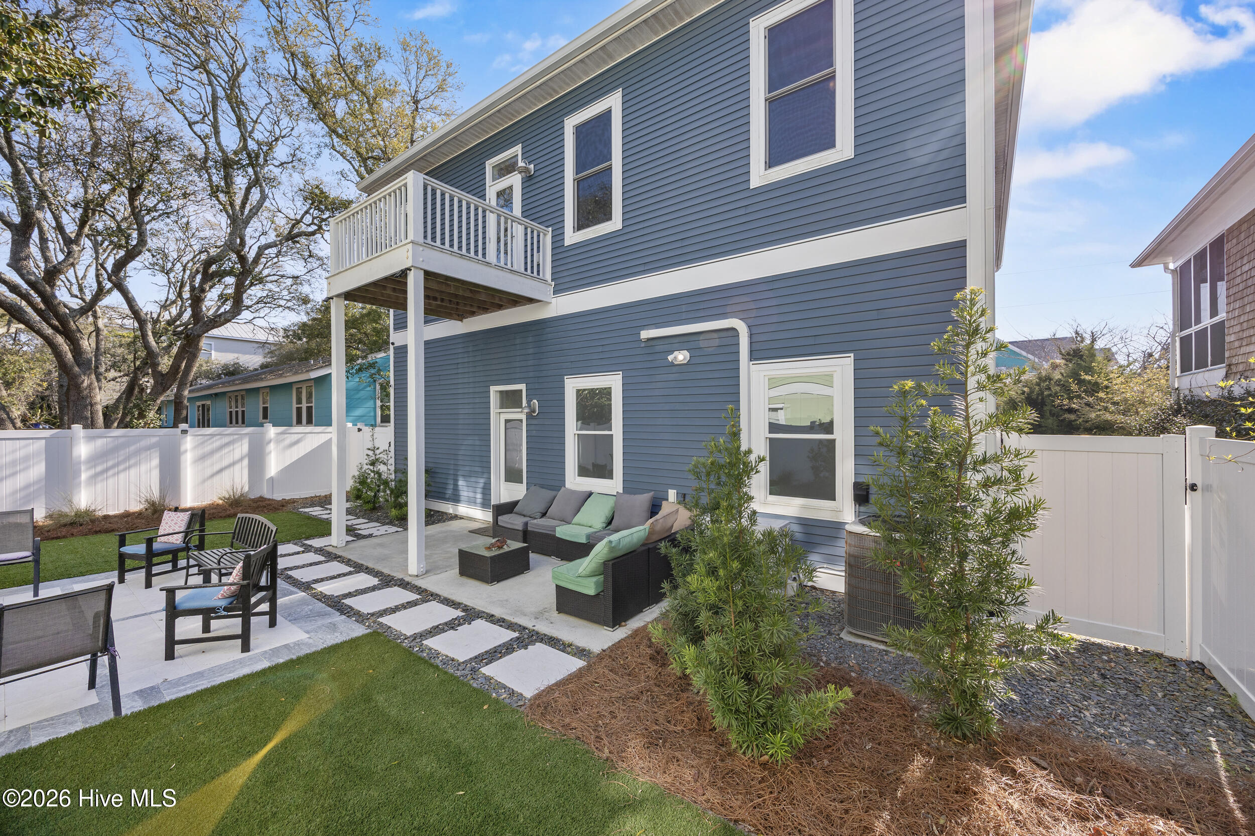 100562655 | Photo 10