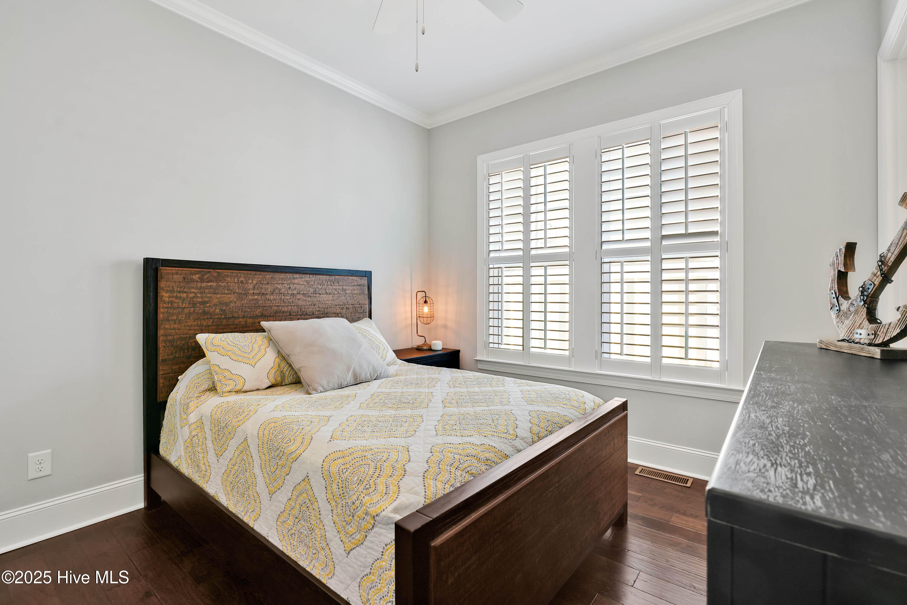 100552715 | Photo 43