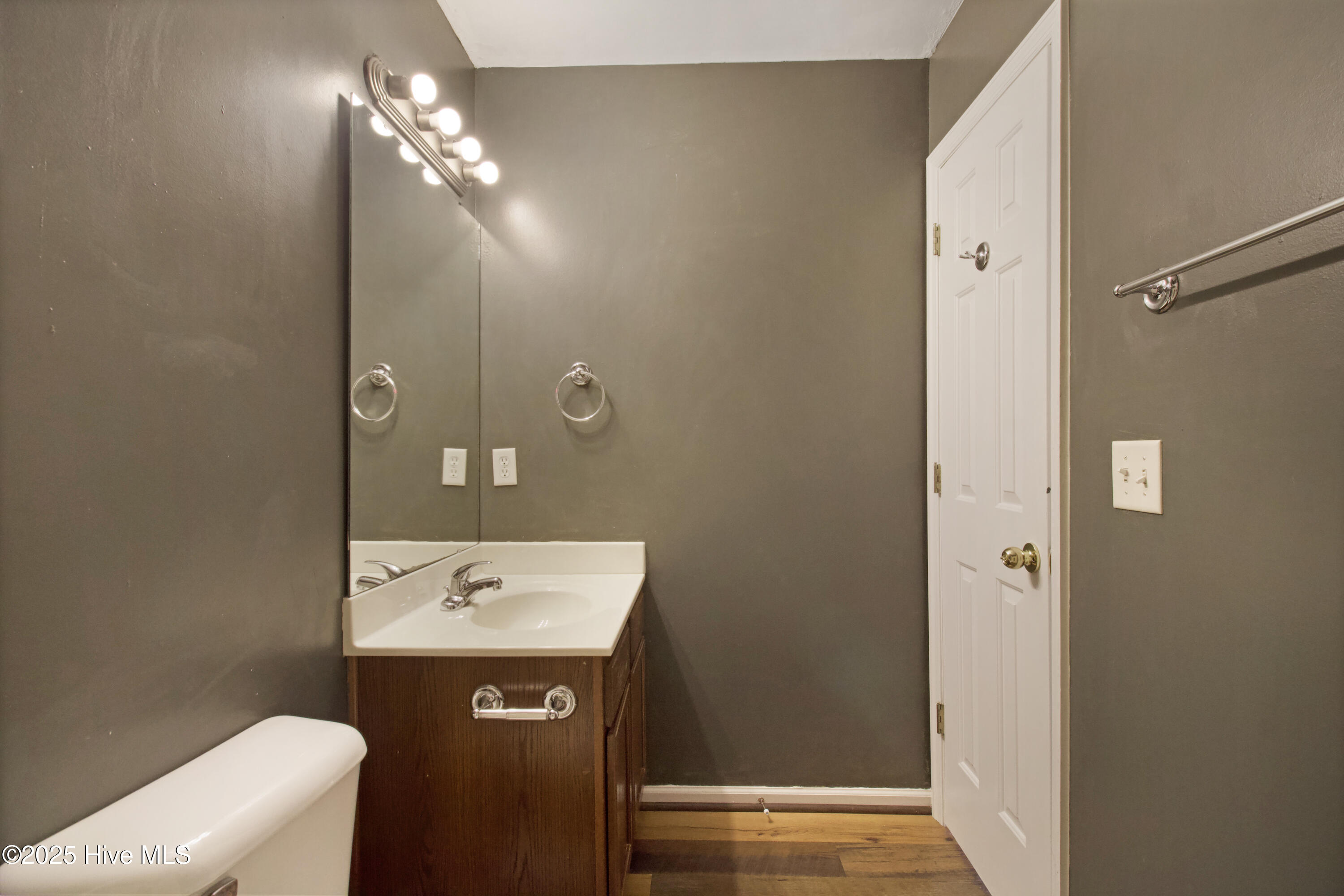 100535024 | Photo 11