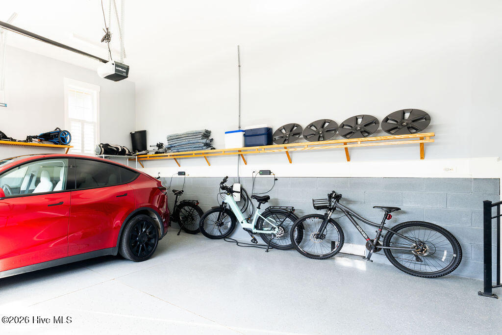 100561843 | Photo 45