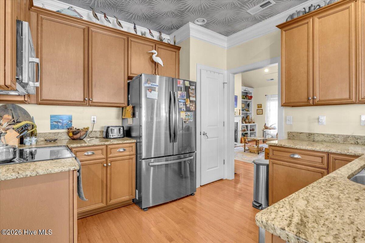 100548229 | Photo 11