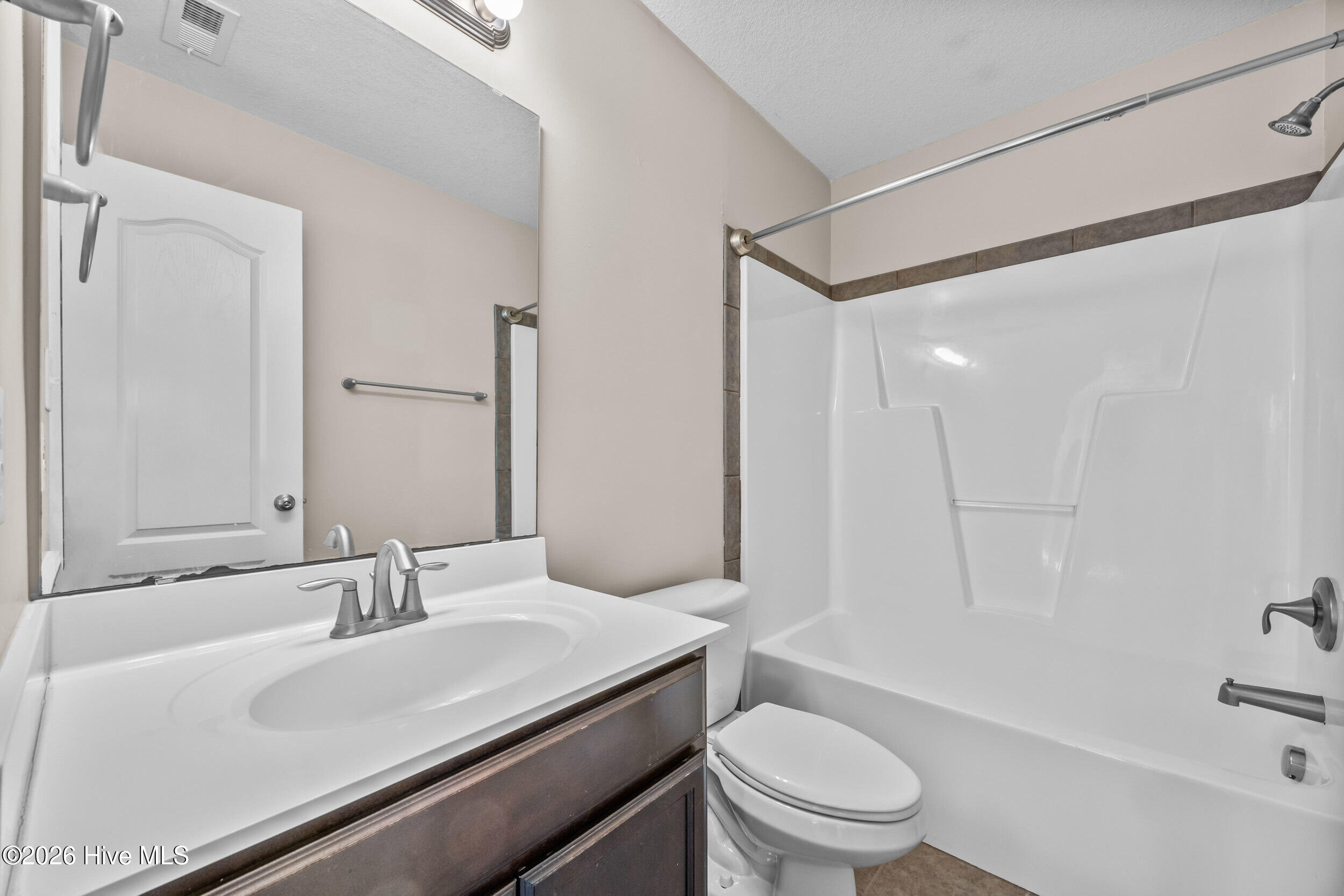 100548661 | Photo 41