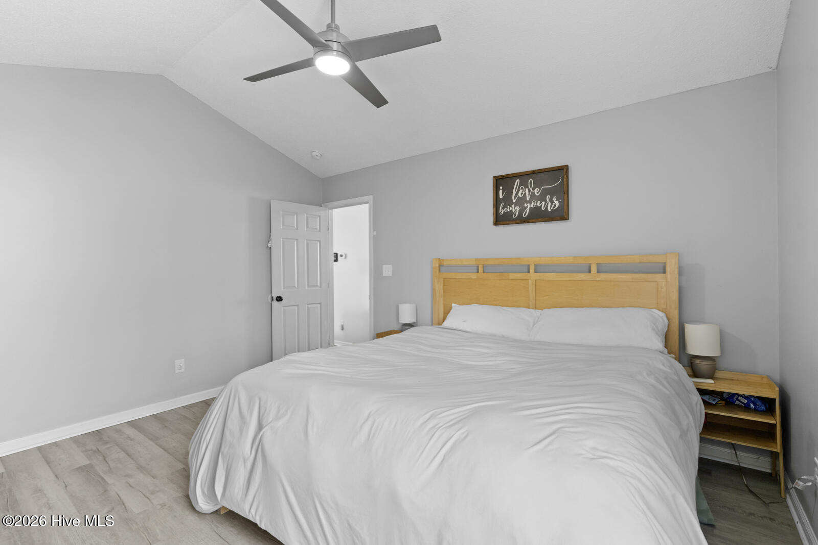 100565637 | Photo 14