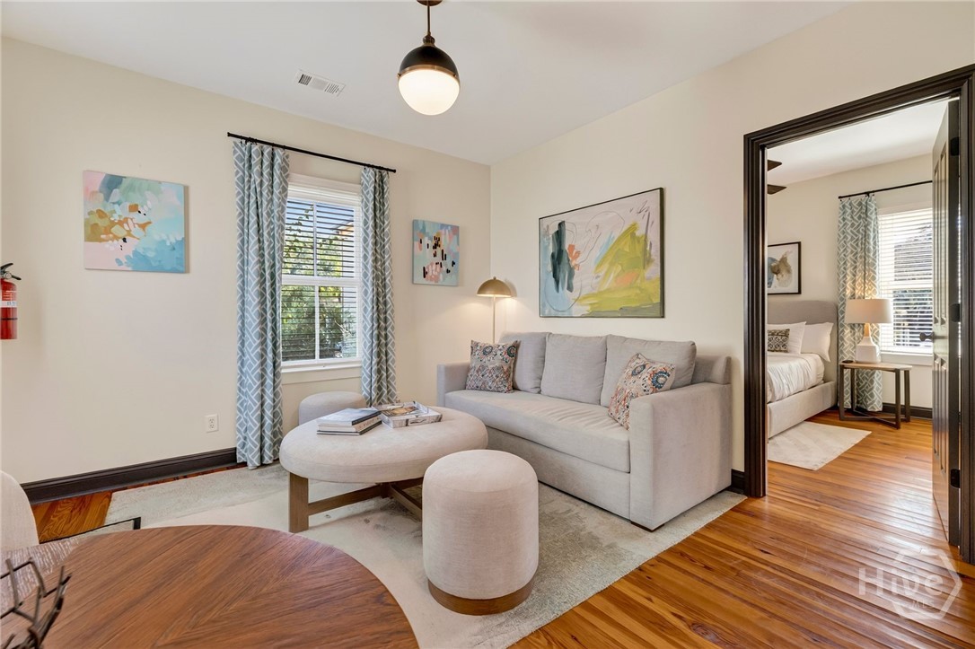 Madison – Carriage House 1BR
