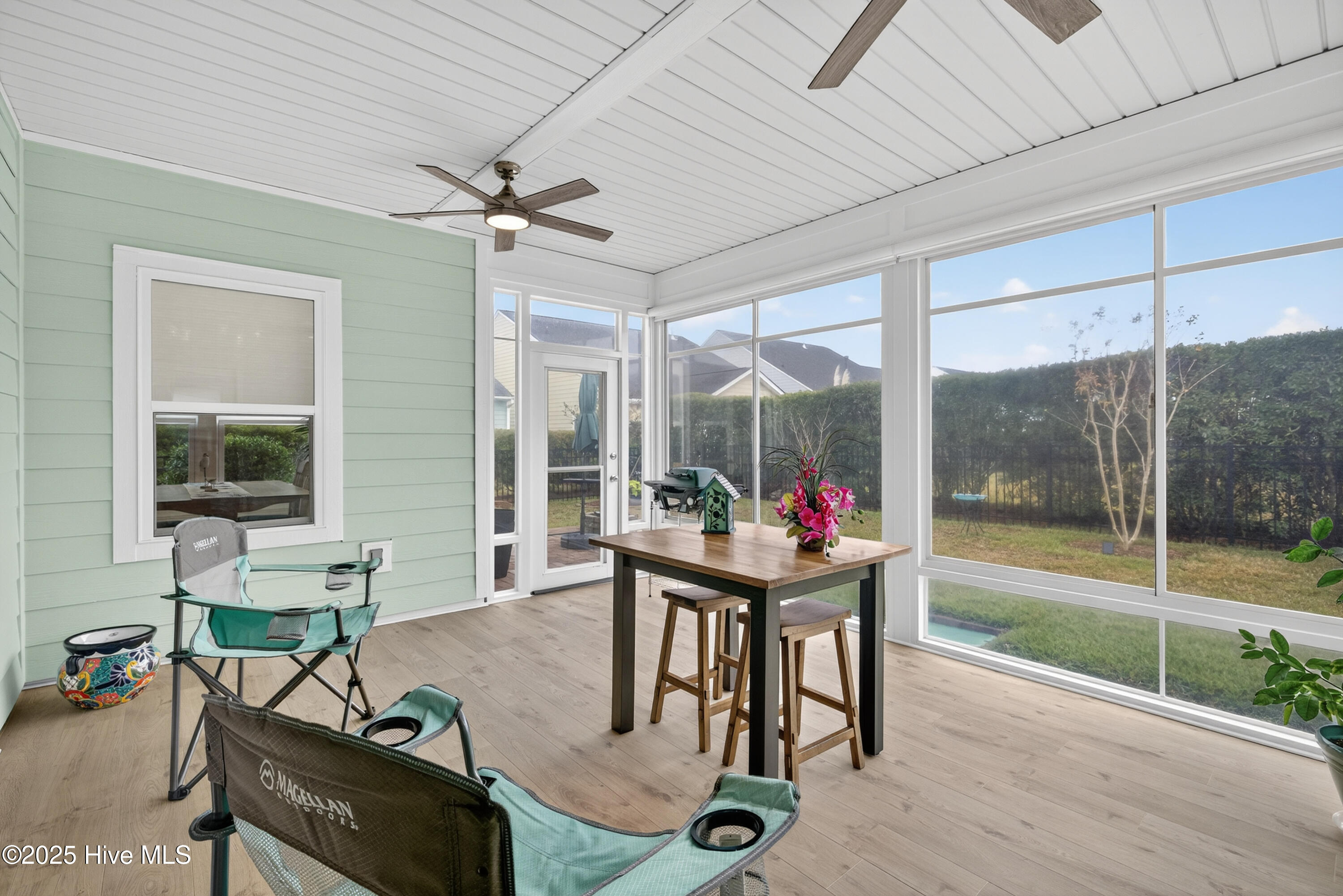 100537739 | Photo 15