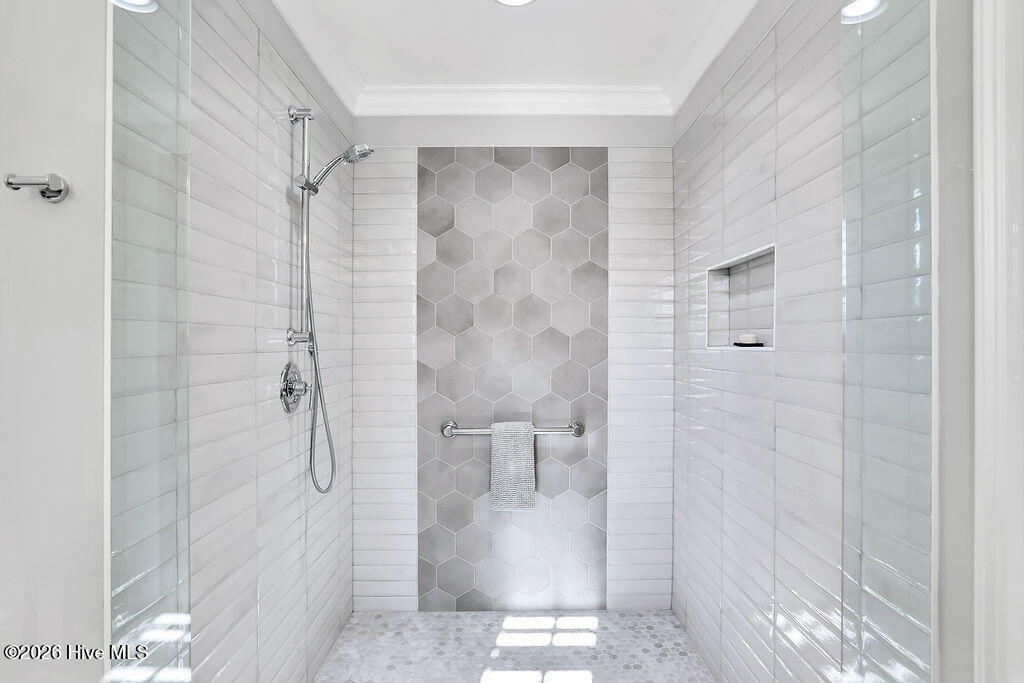 100553460 | Photo 30