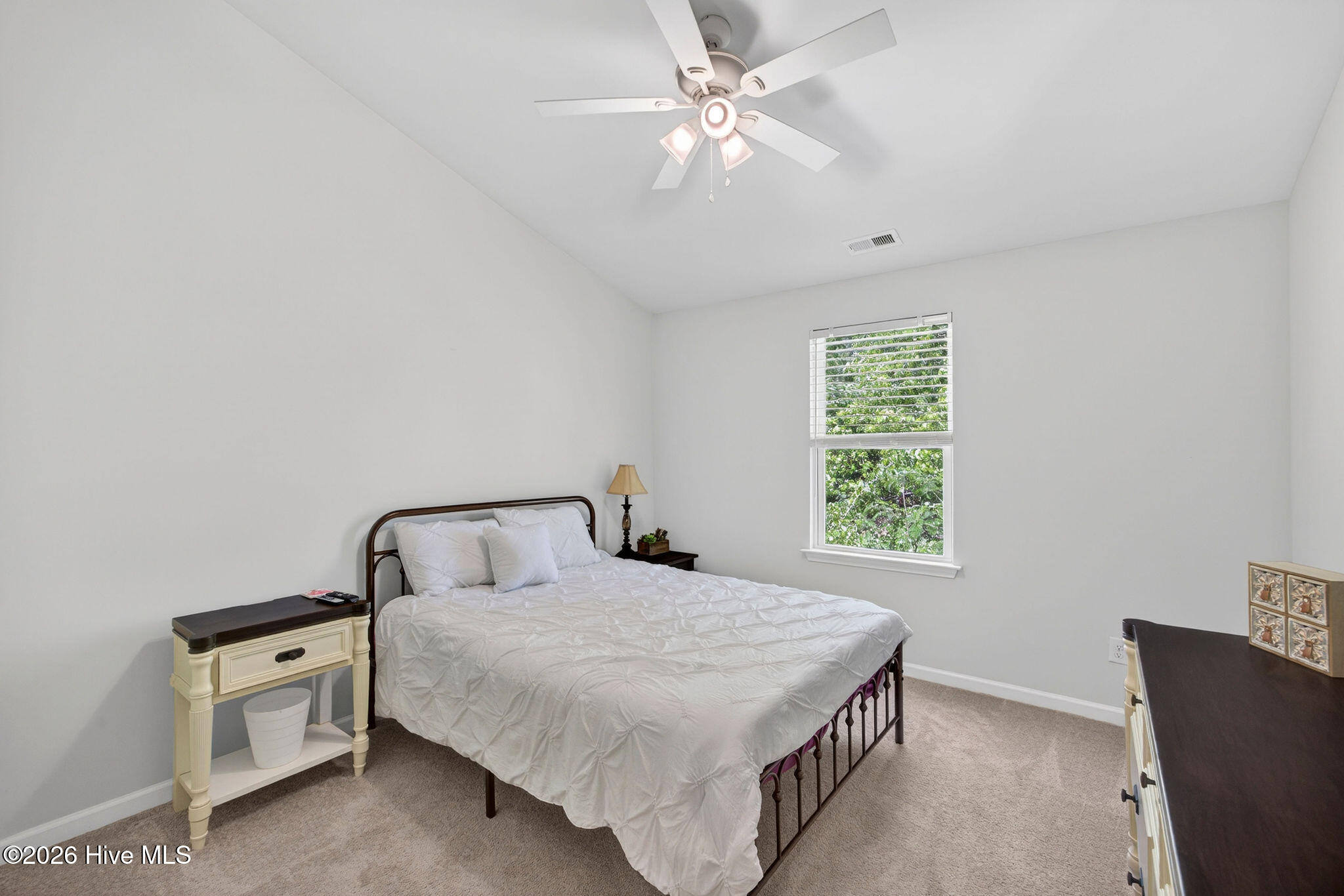 100570180 | Photo 31