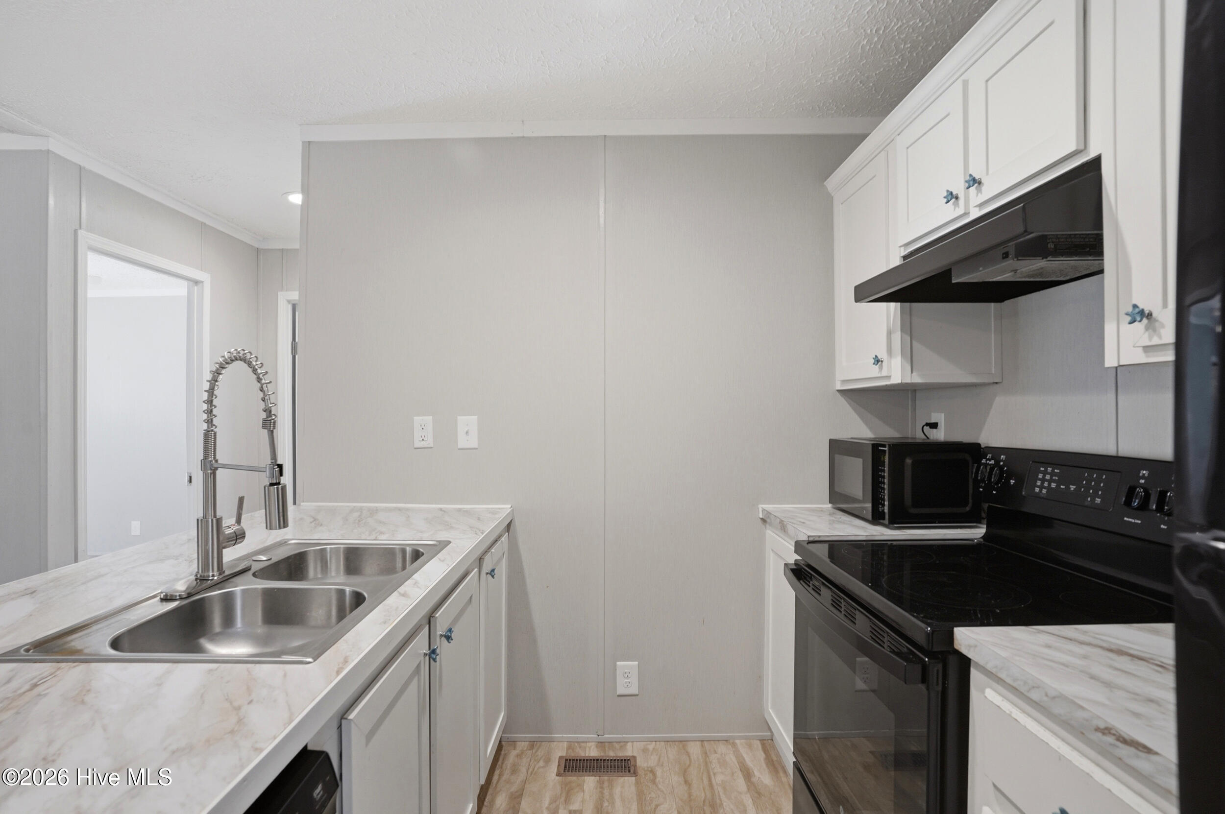 100564185 | Photo 10