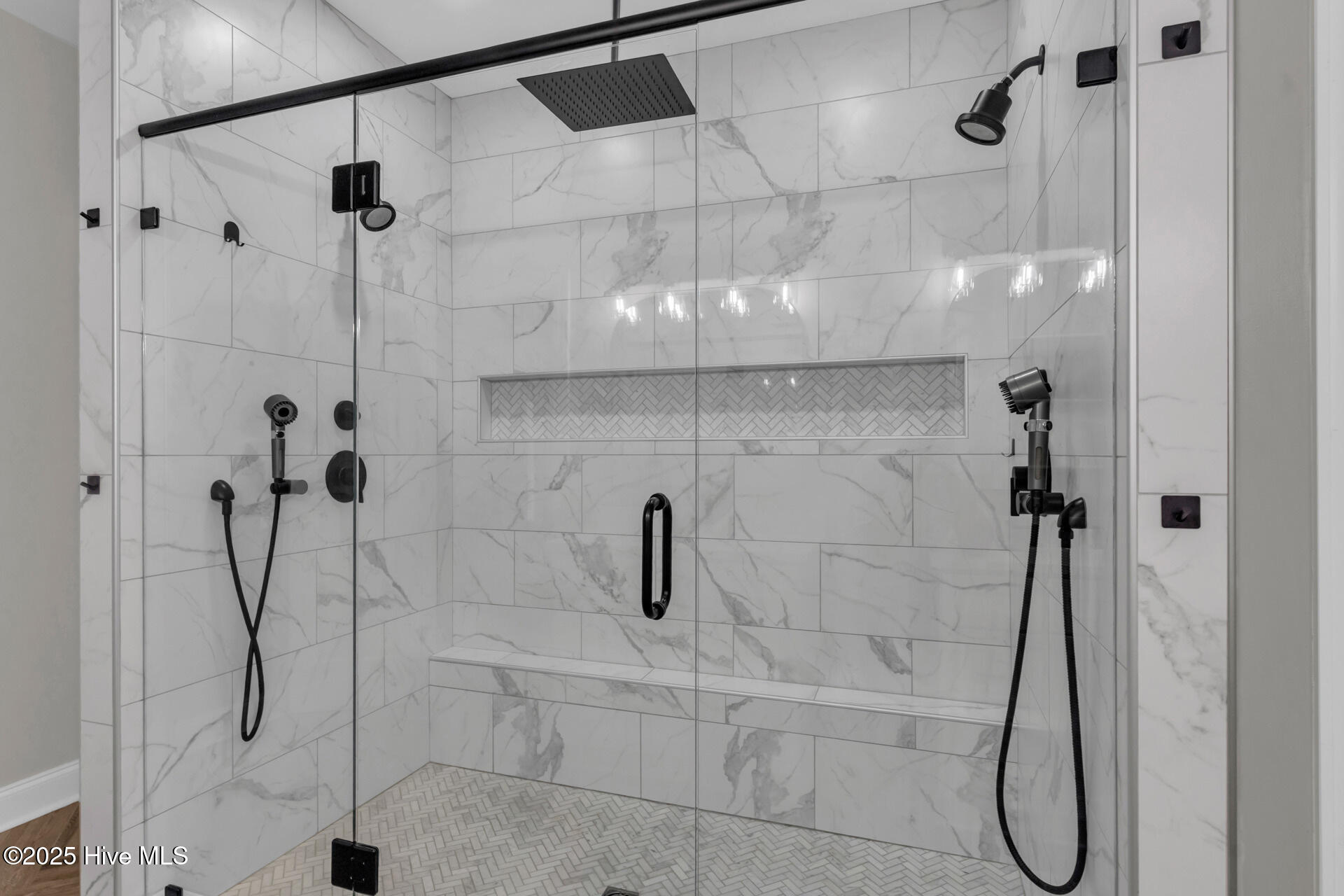 100532167 | Photo 29