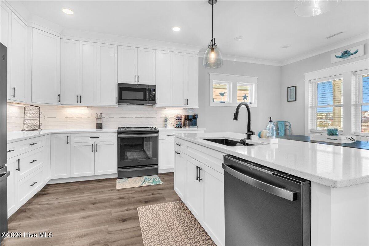 100565716 | Photo 46