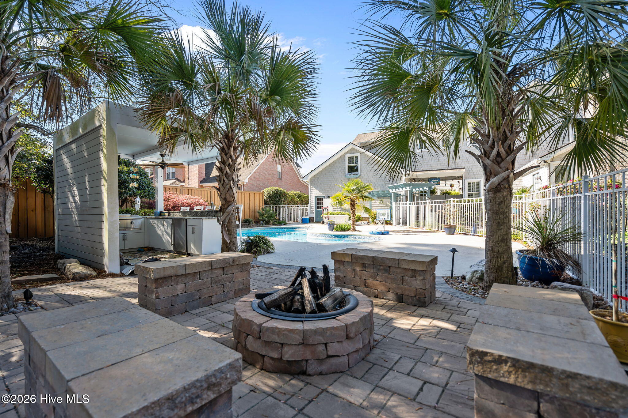 100565239 | Photo 63