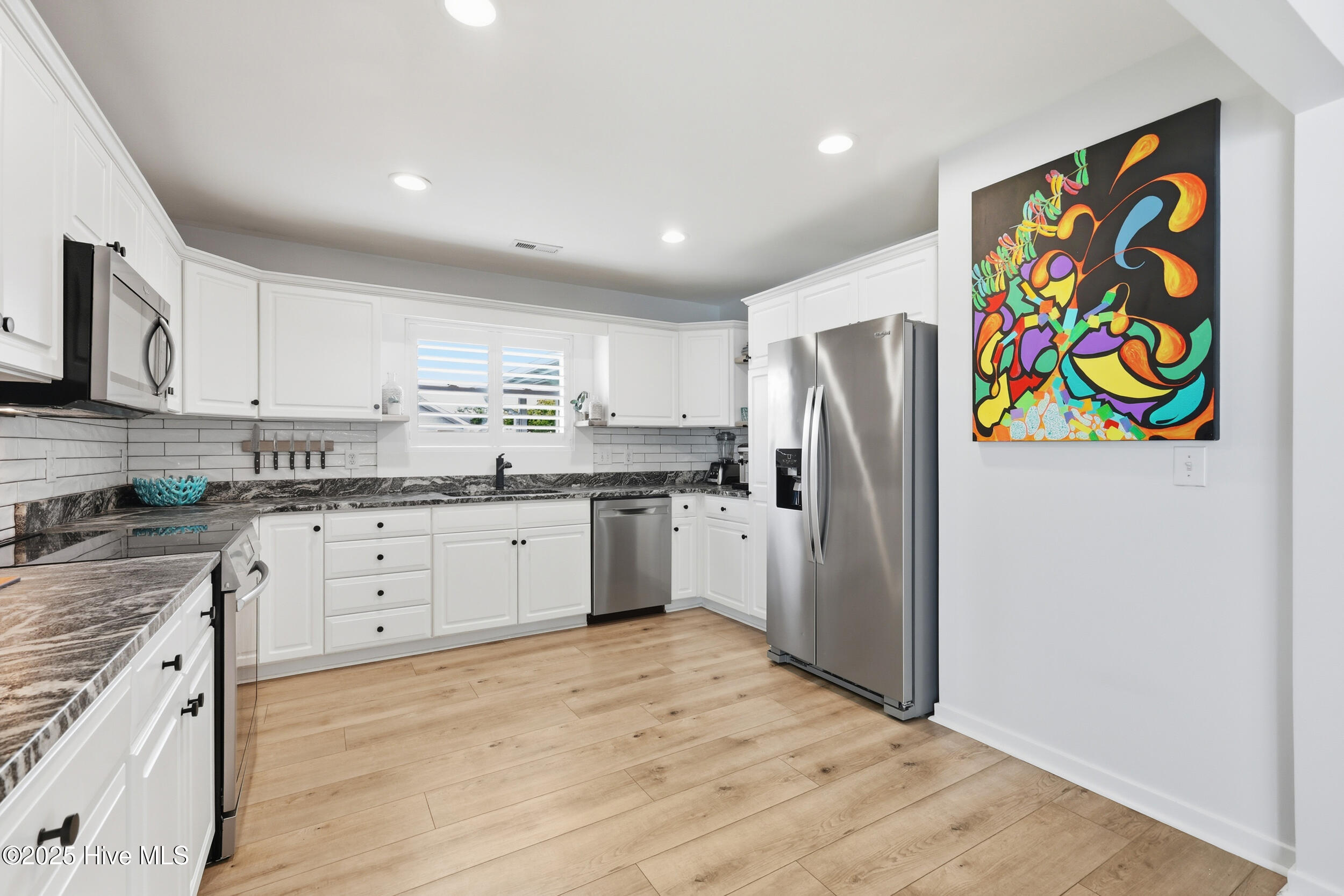 100536541 | Photo 14