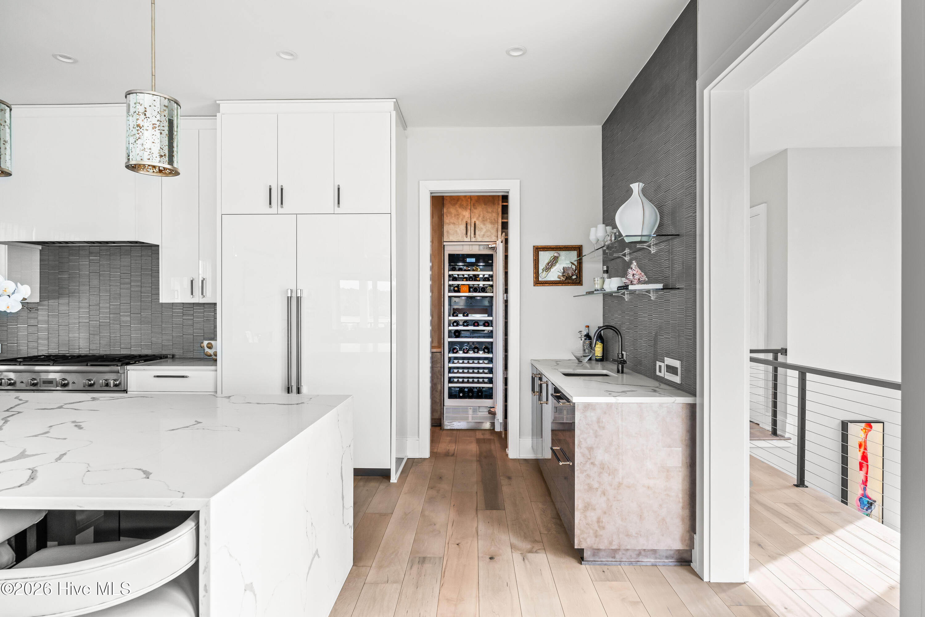 100567165 | Photo 21