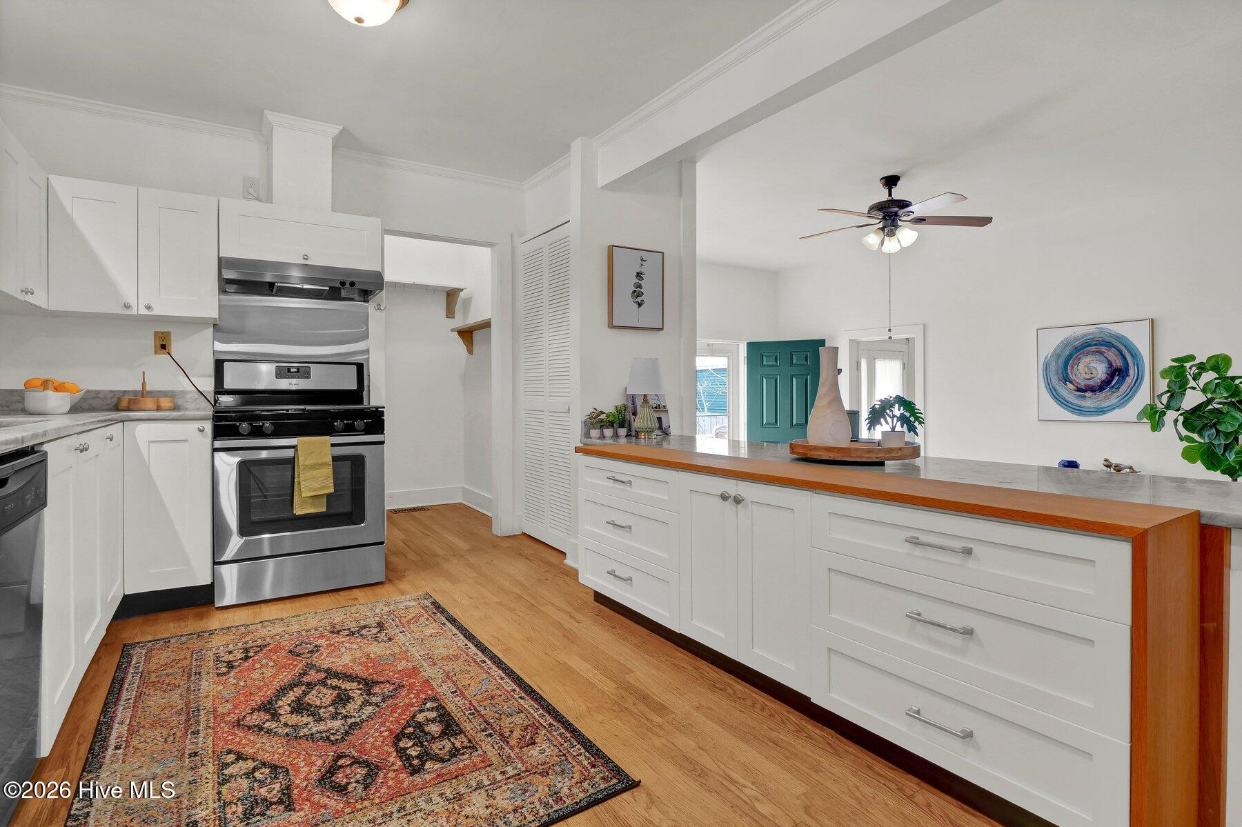 100561074 | Photo 10