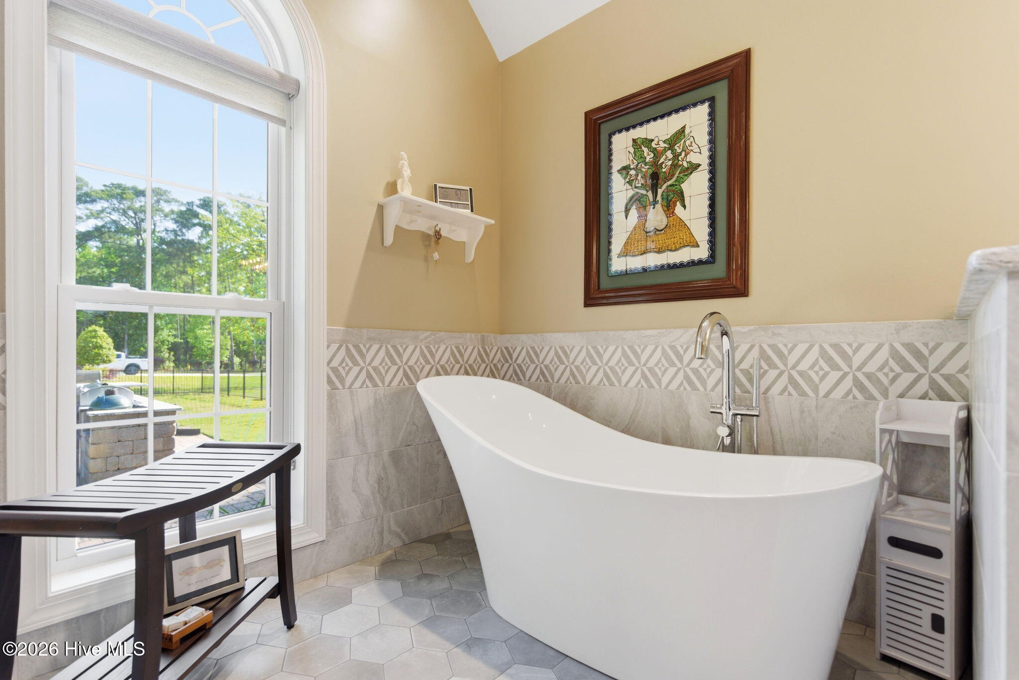 100570615 | Photo 31