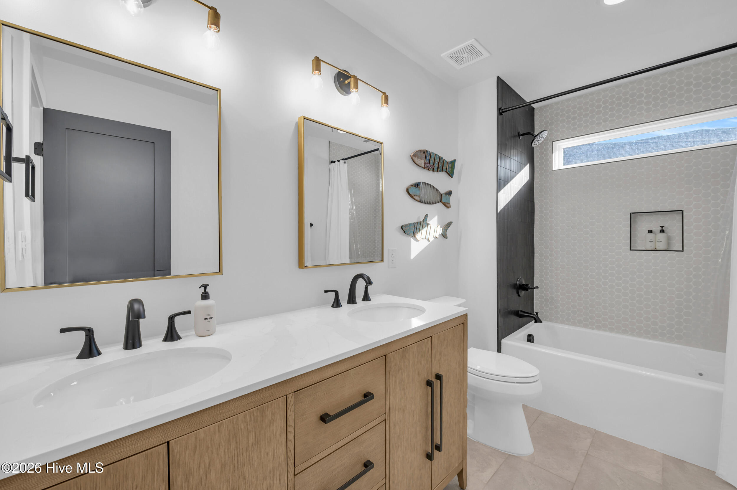 100553113 | Photo 23