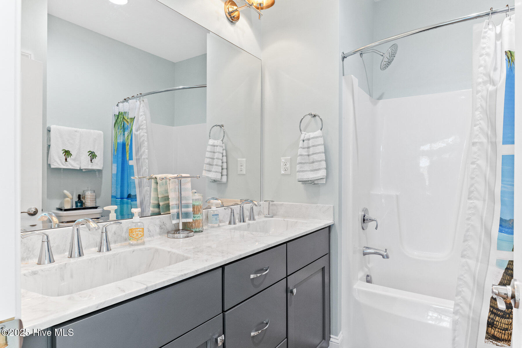 100538043 | Photo 31