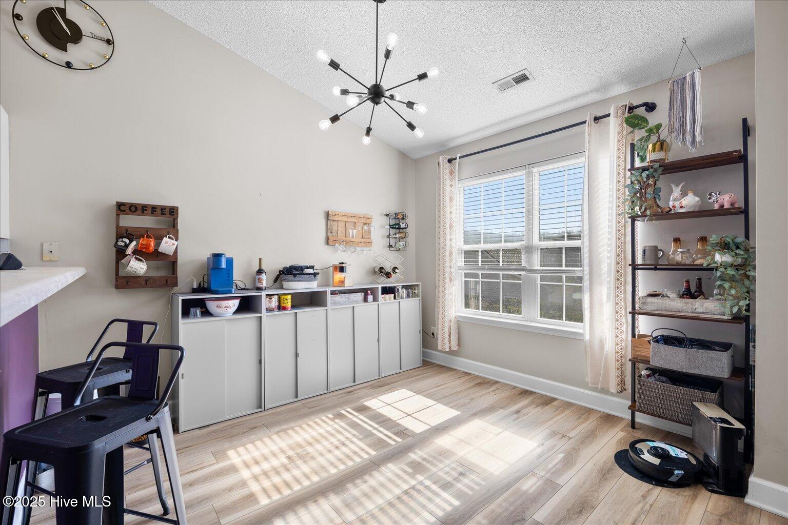 100536897 | Photo 21