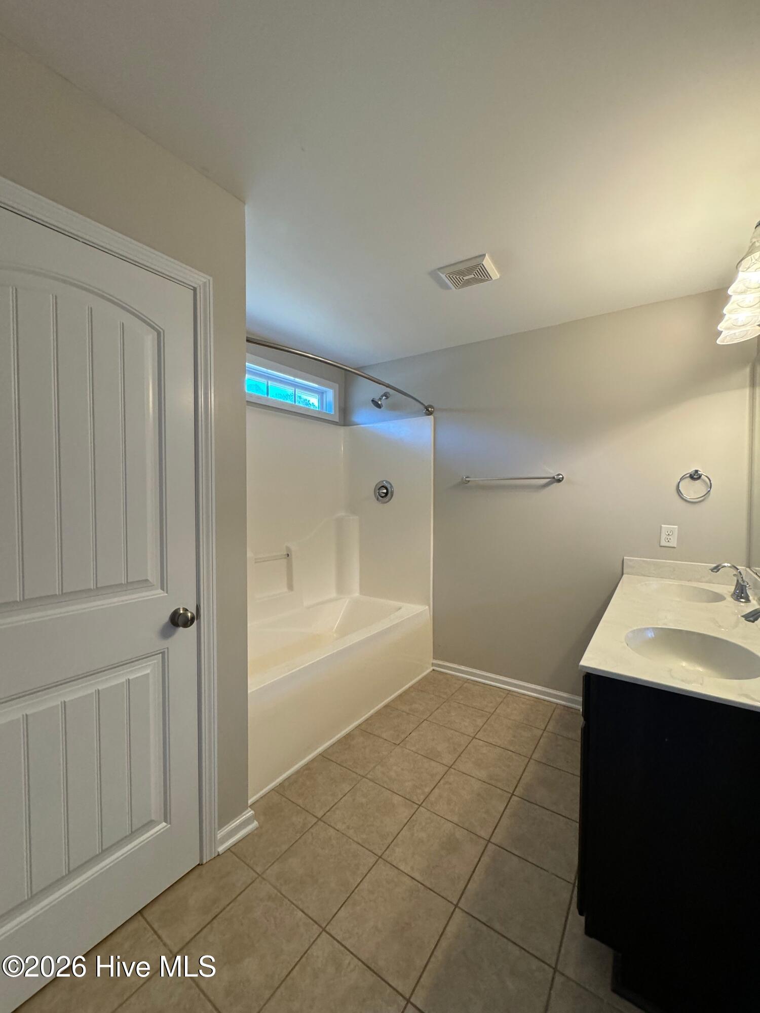 100549154 | Photo 24