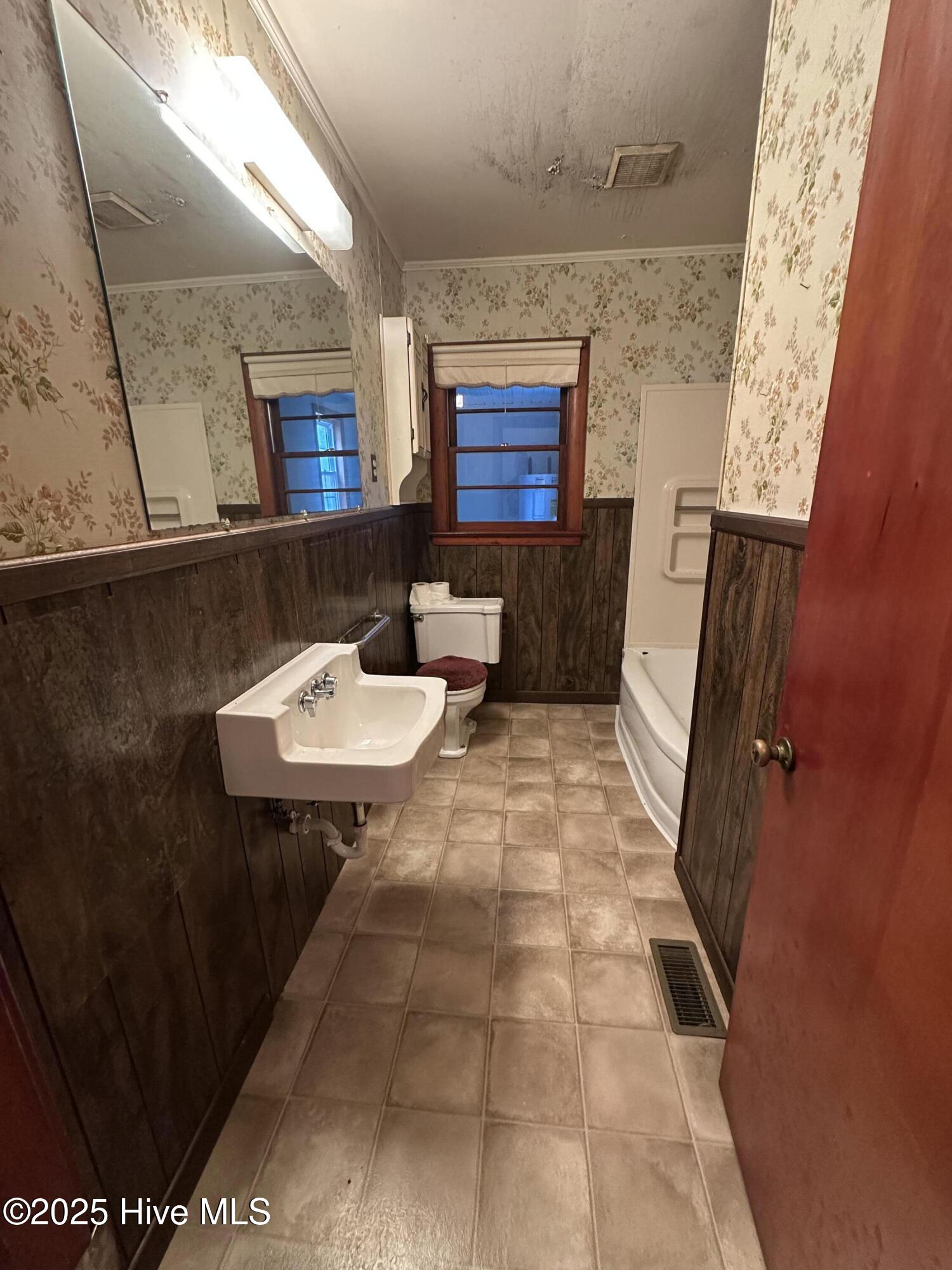 100532099 | Photo 15