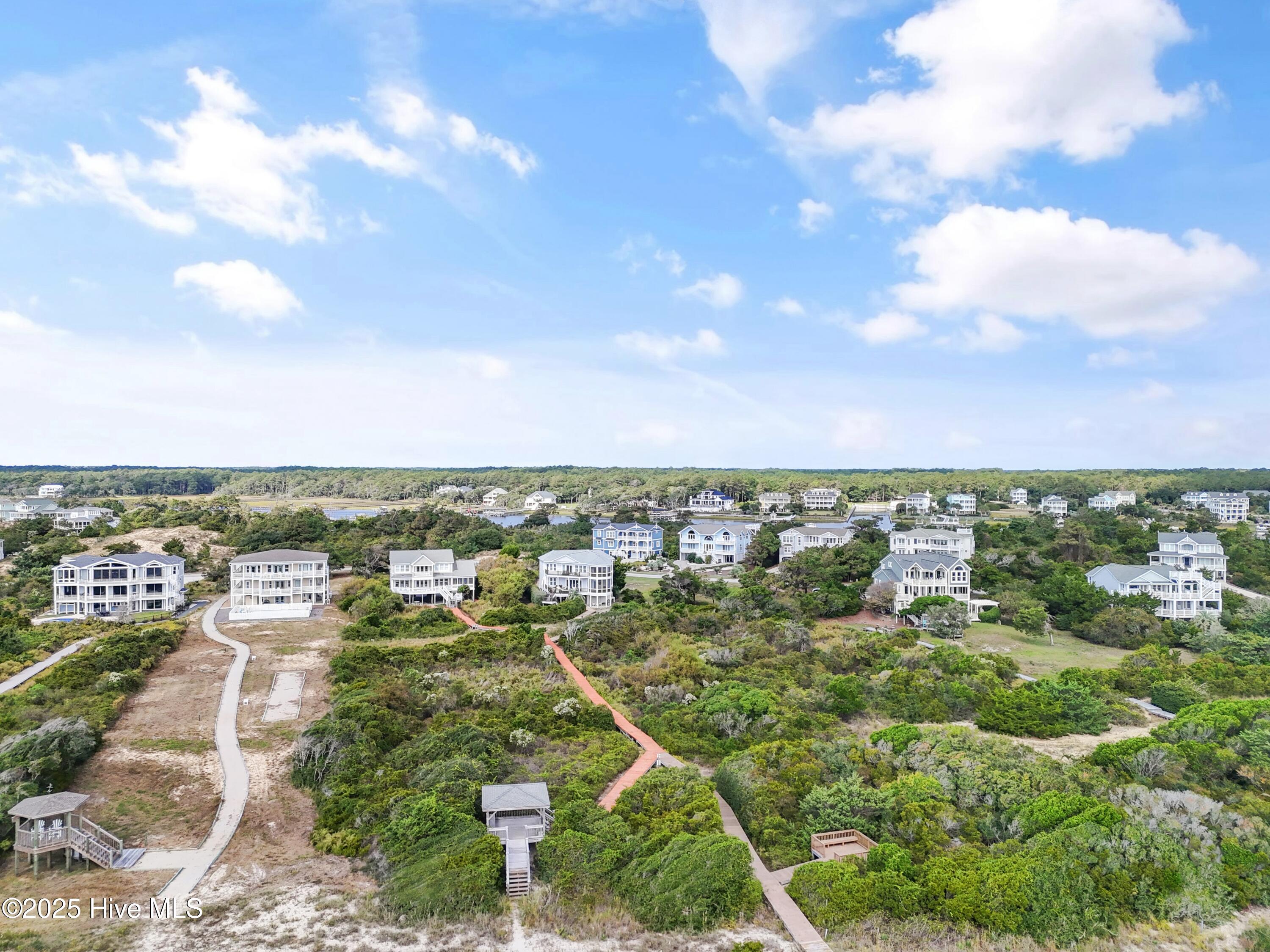 100536702 | Photo 142