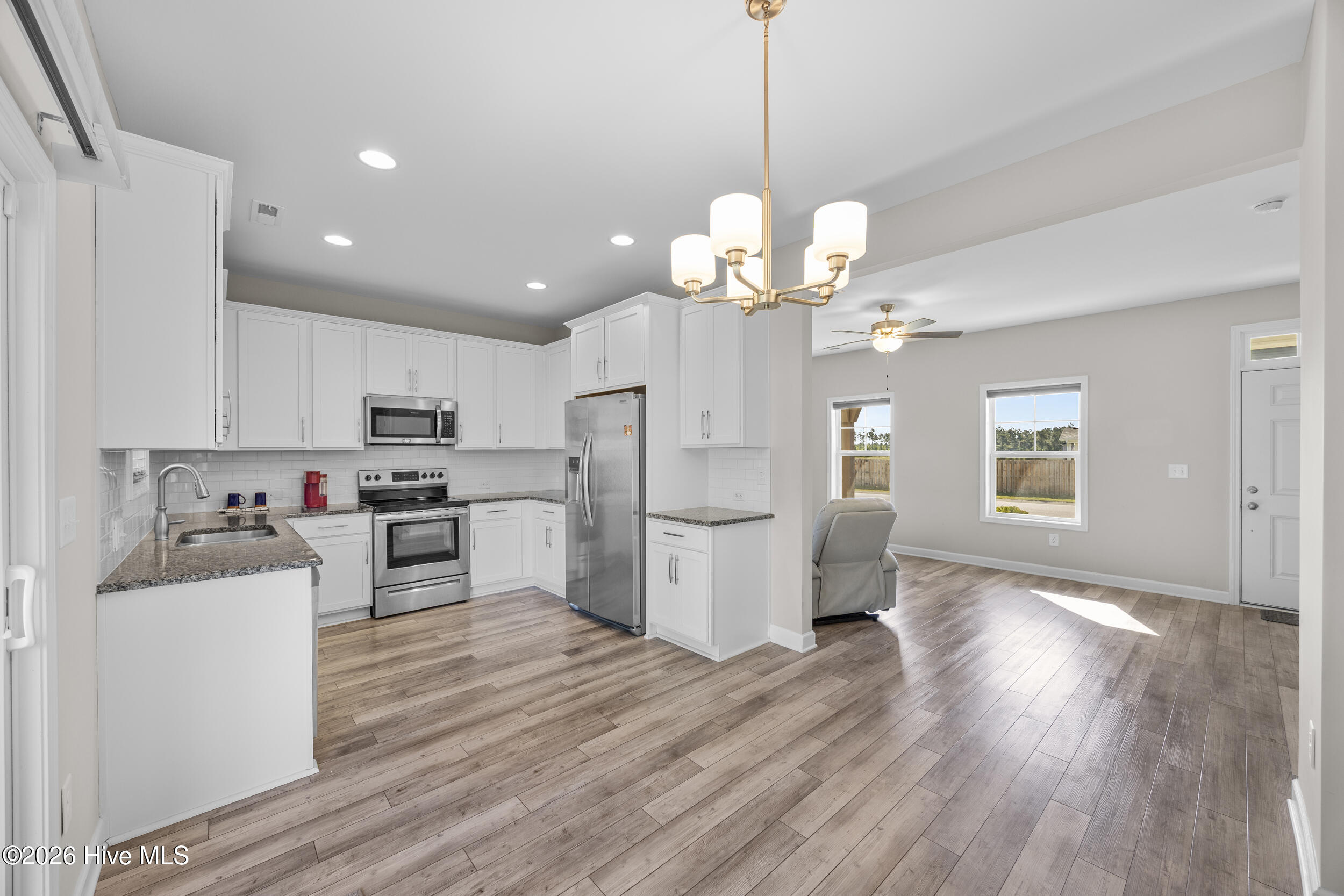 100569067 | Photo 24