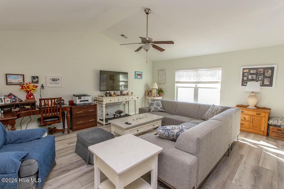 100554987 | Photo 11