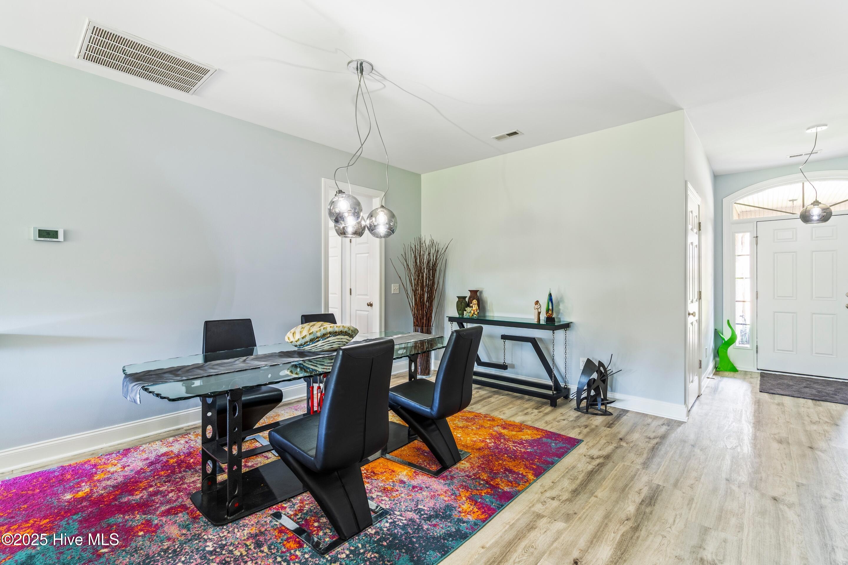 100541104 | Photo 30