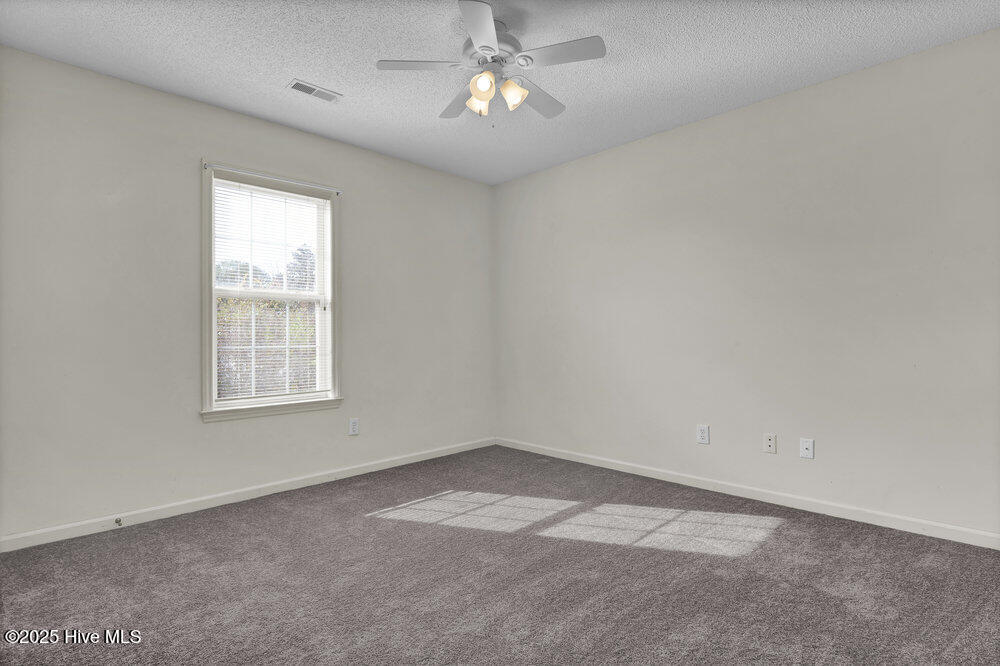 100544228 | Photo 25