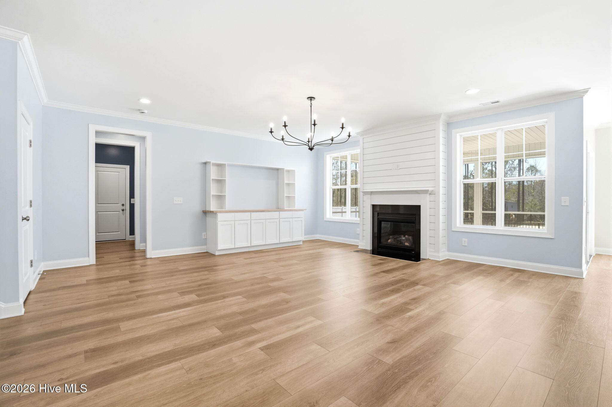 100562109 | Photo 28