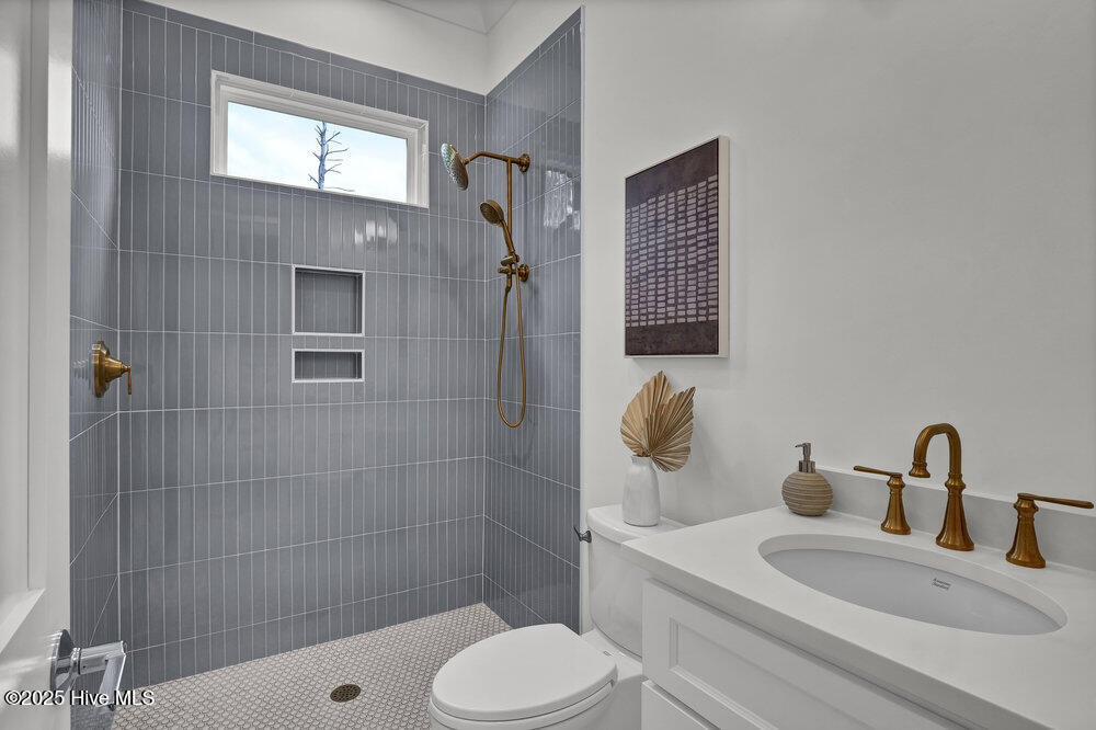 100509390 | Photo 29