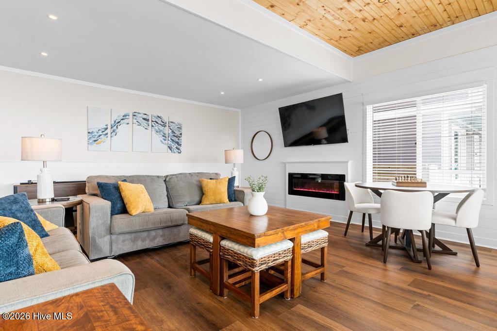 100556593 | Photo 30