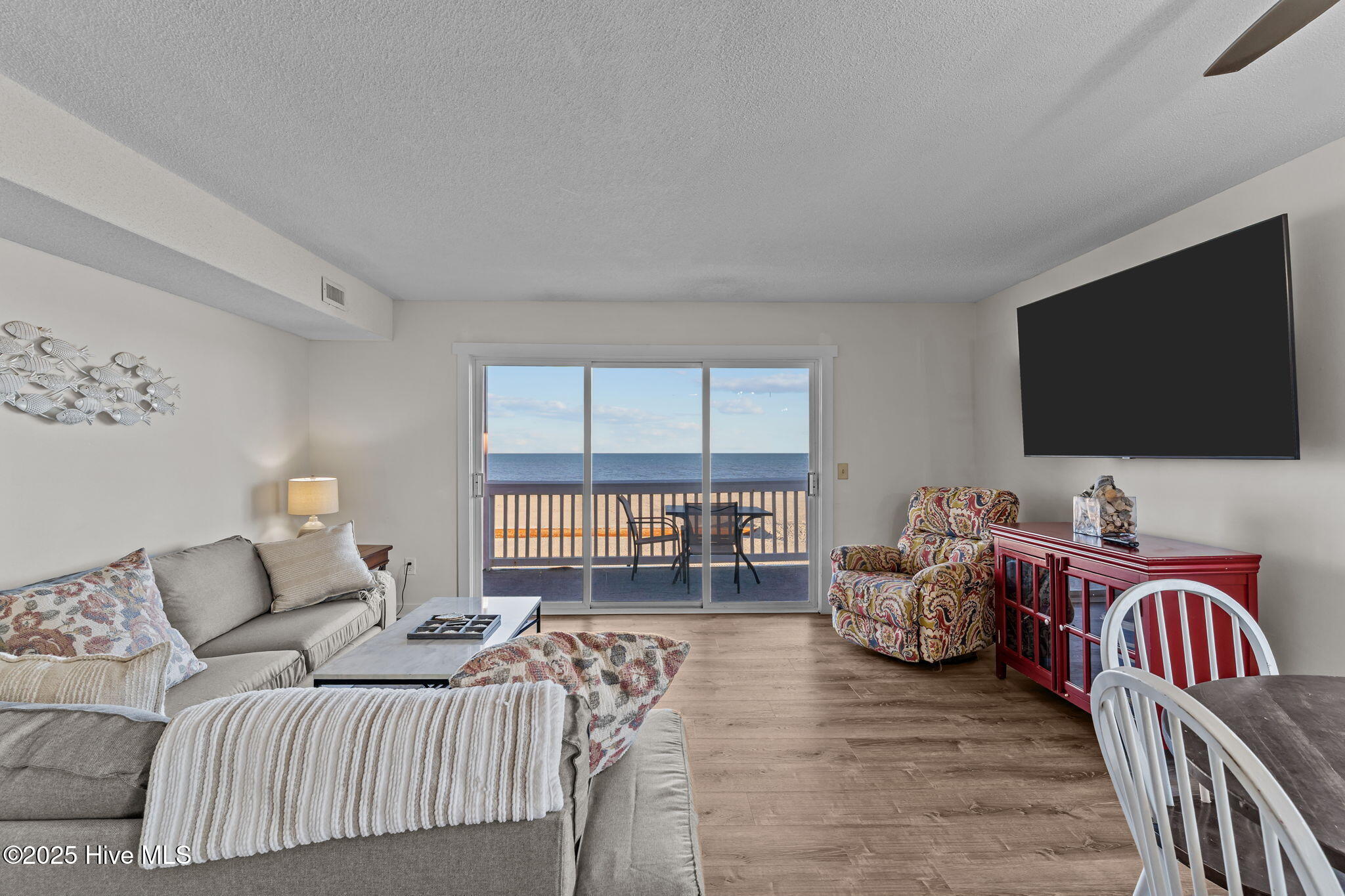 100534887 | Photo 12