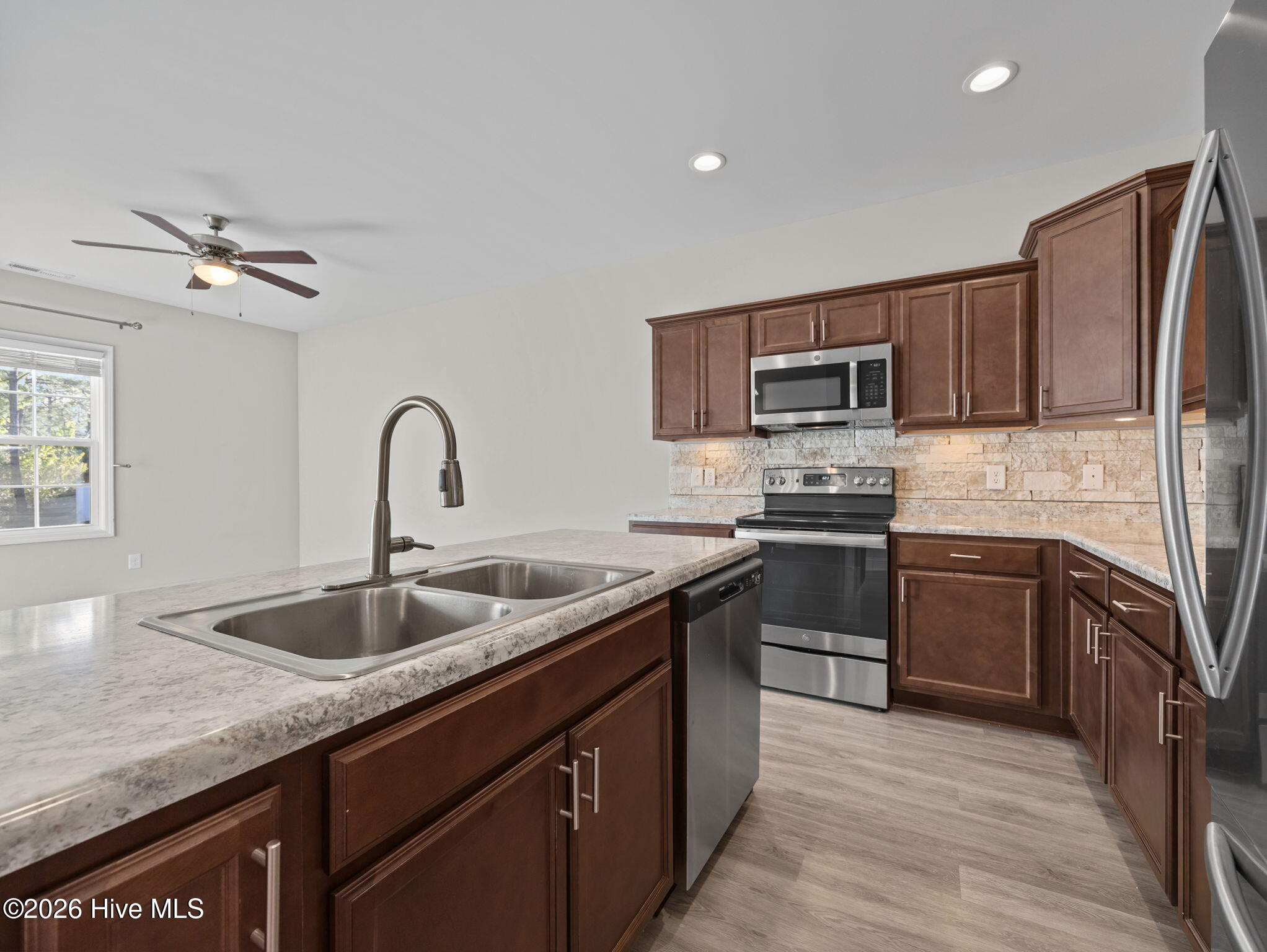 100565324 | Photo 10