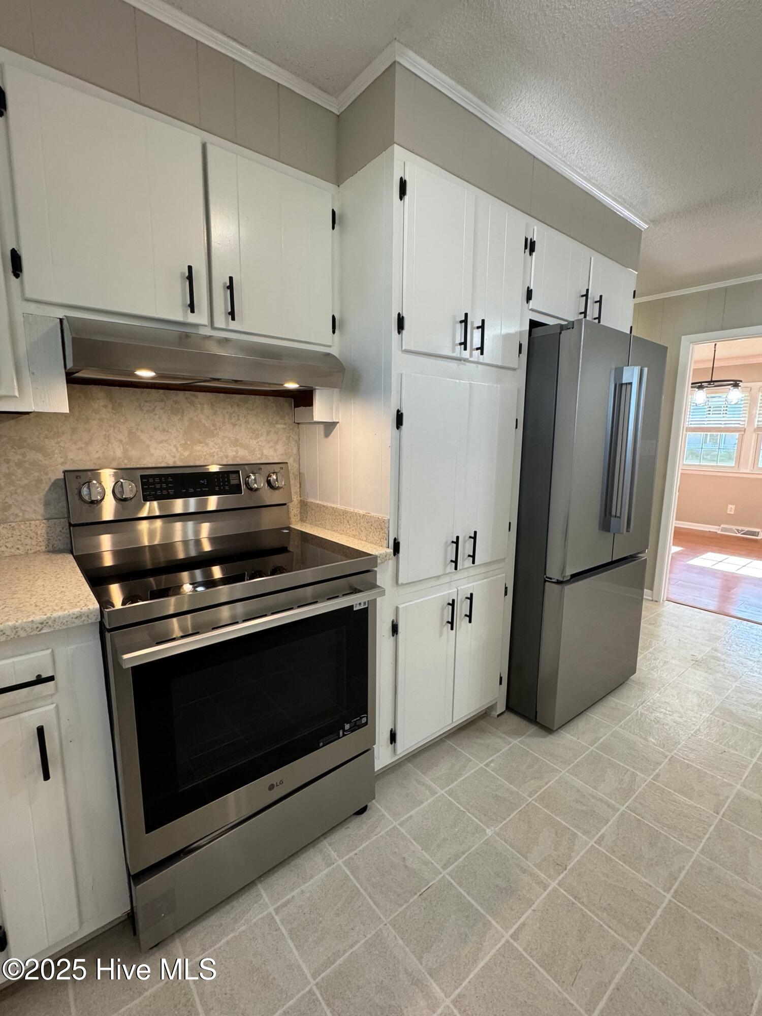 100542072 | Photo 14