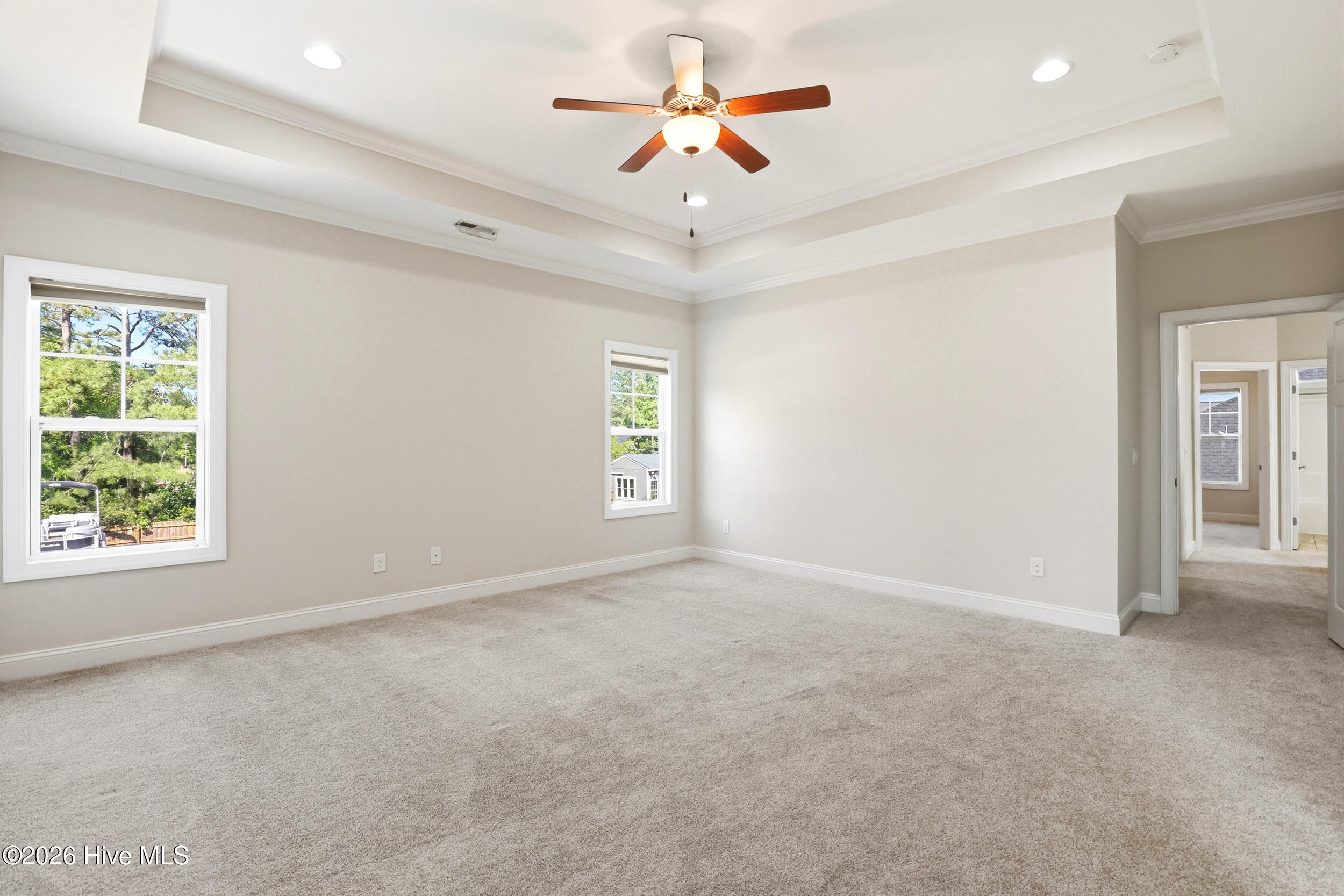 100569352 | Photo 25