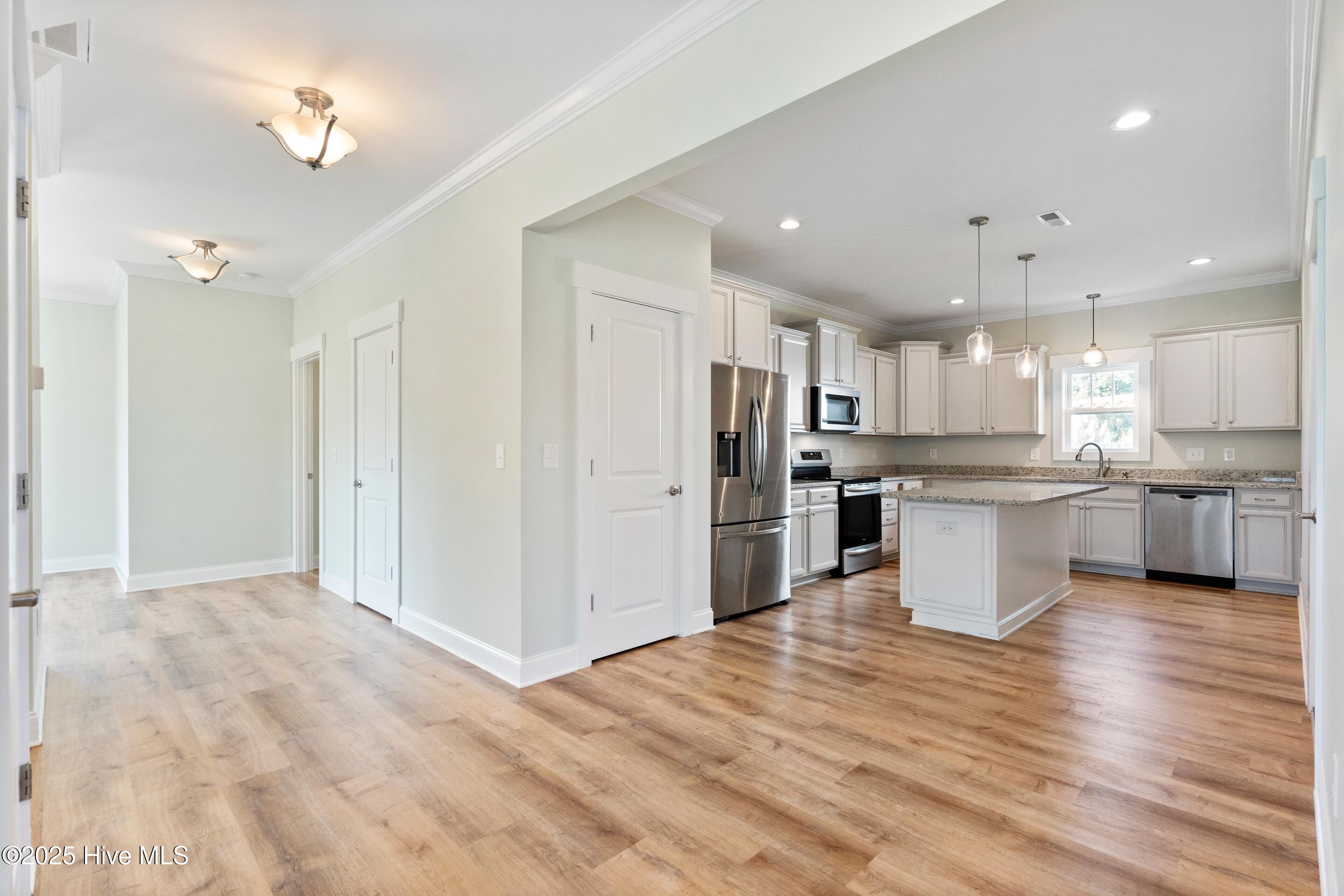 100527219 | Photo 13