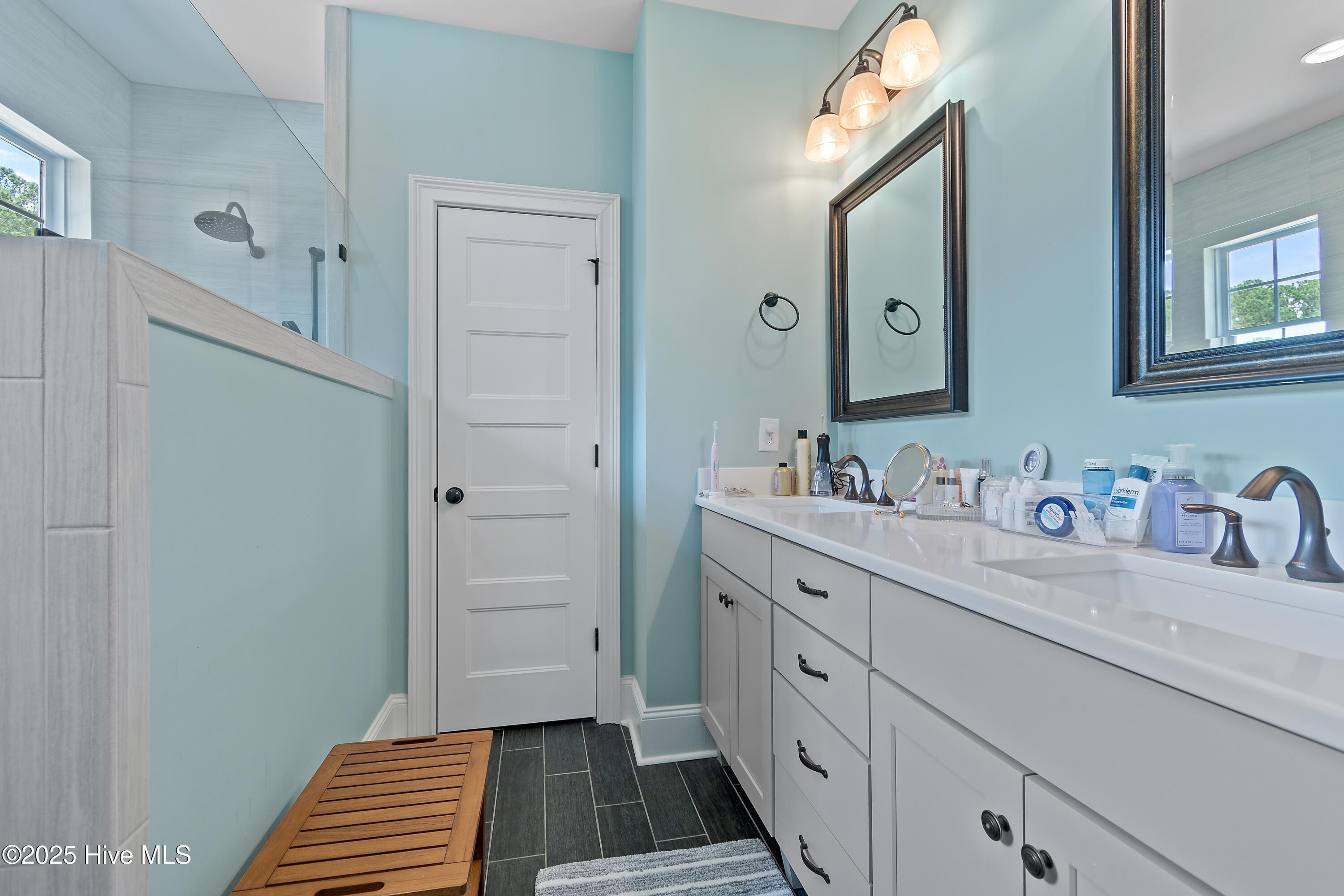 100524697 | Photo 30