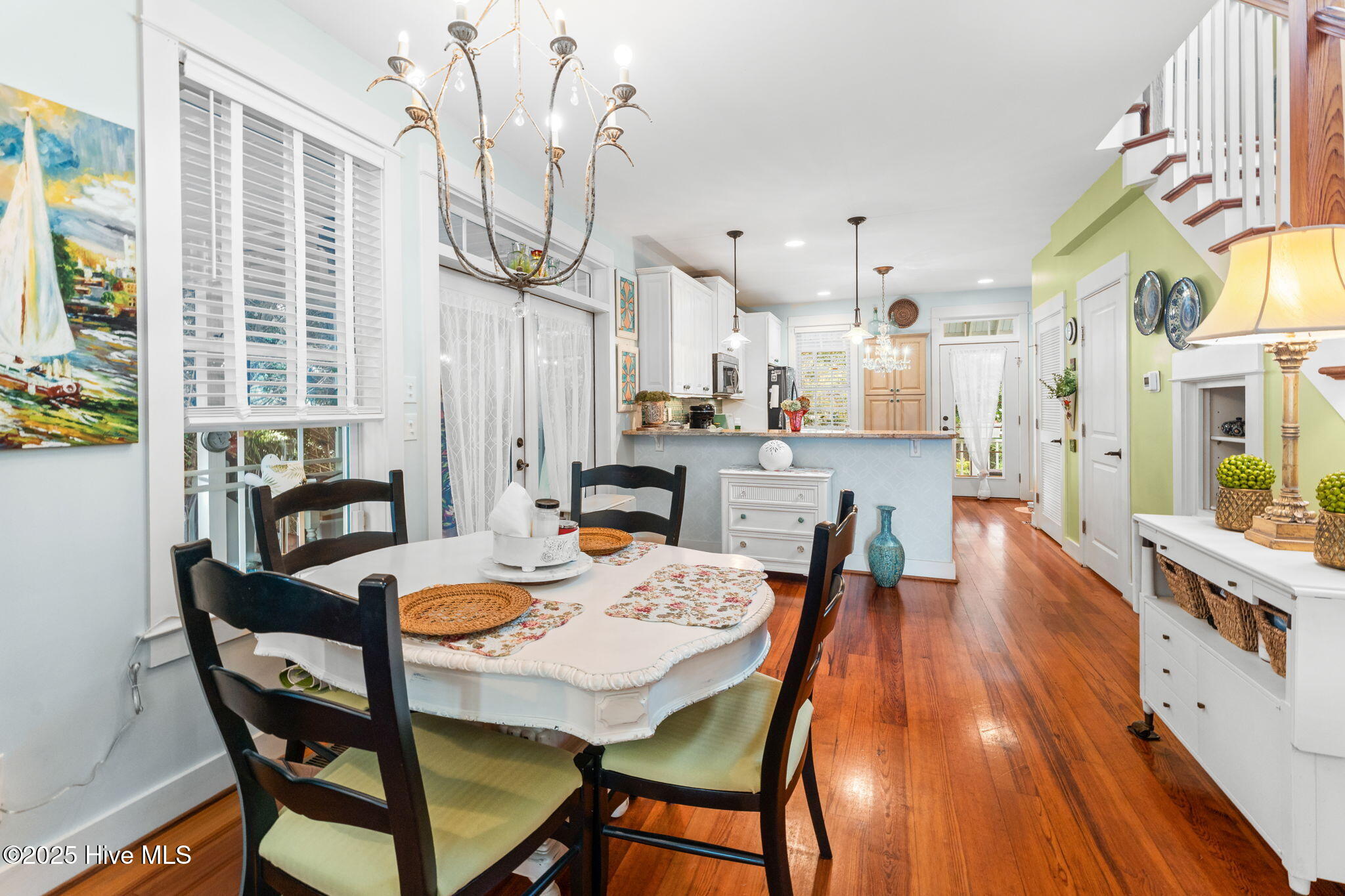 100534580 | Photo 11