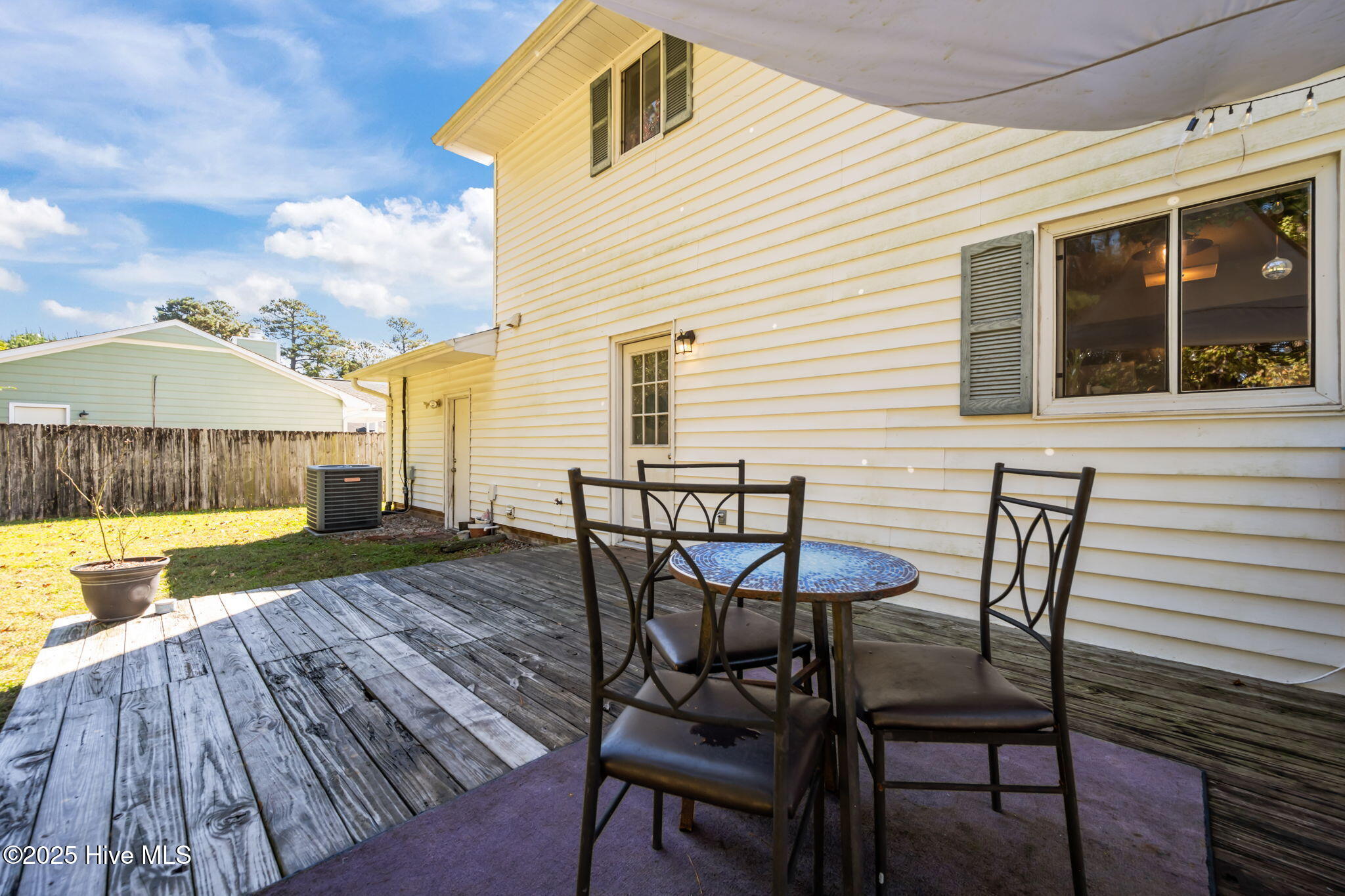 100539001 | Photo 38