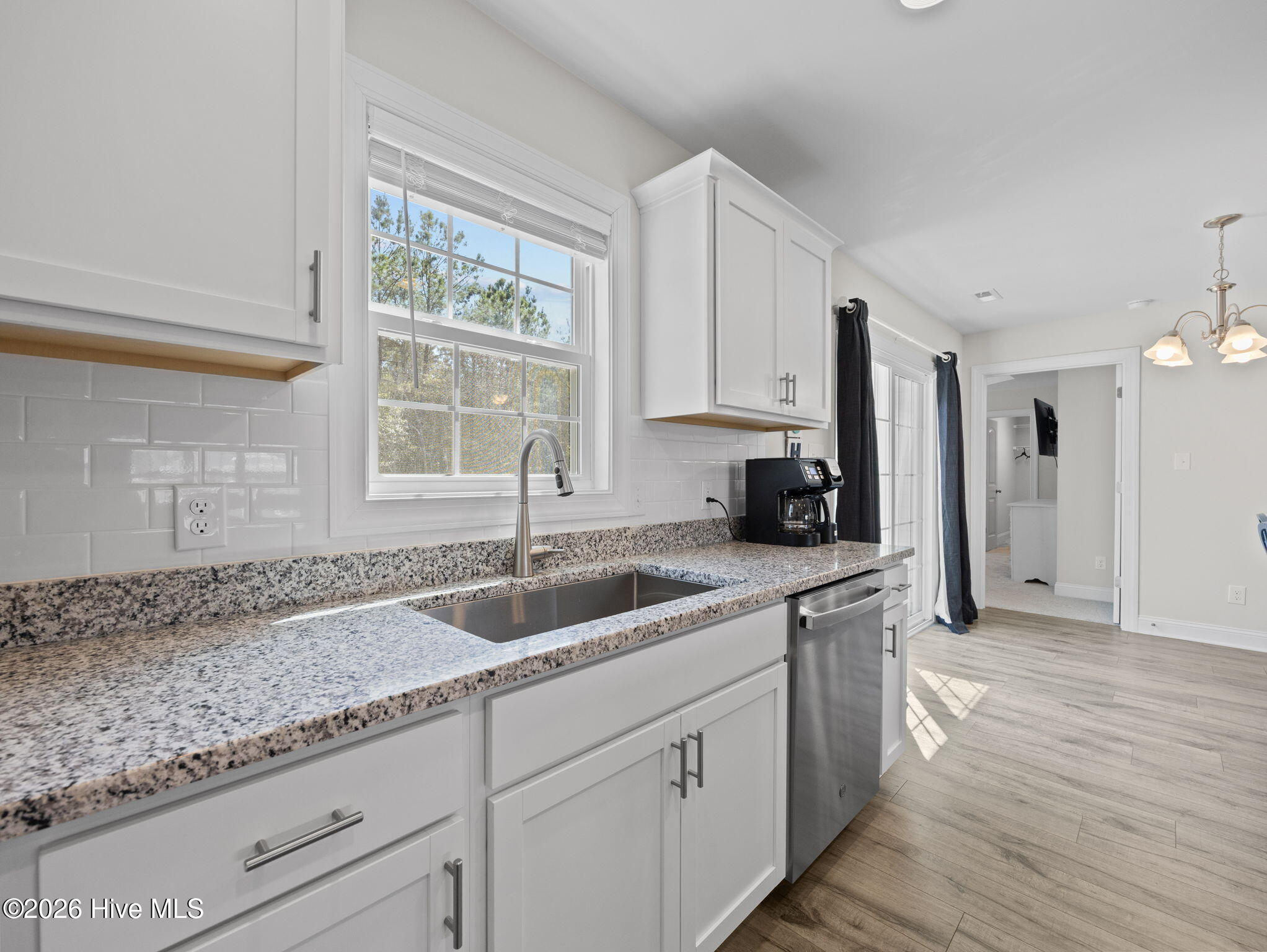 100563738 | Photo 10