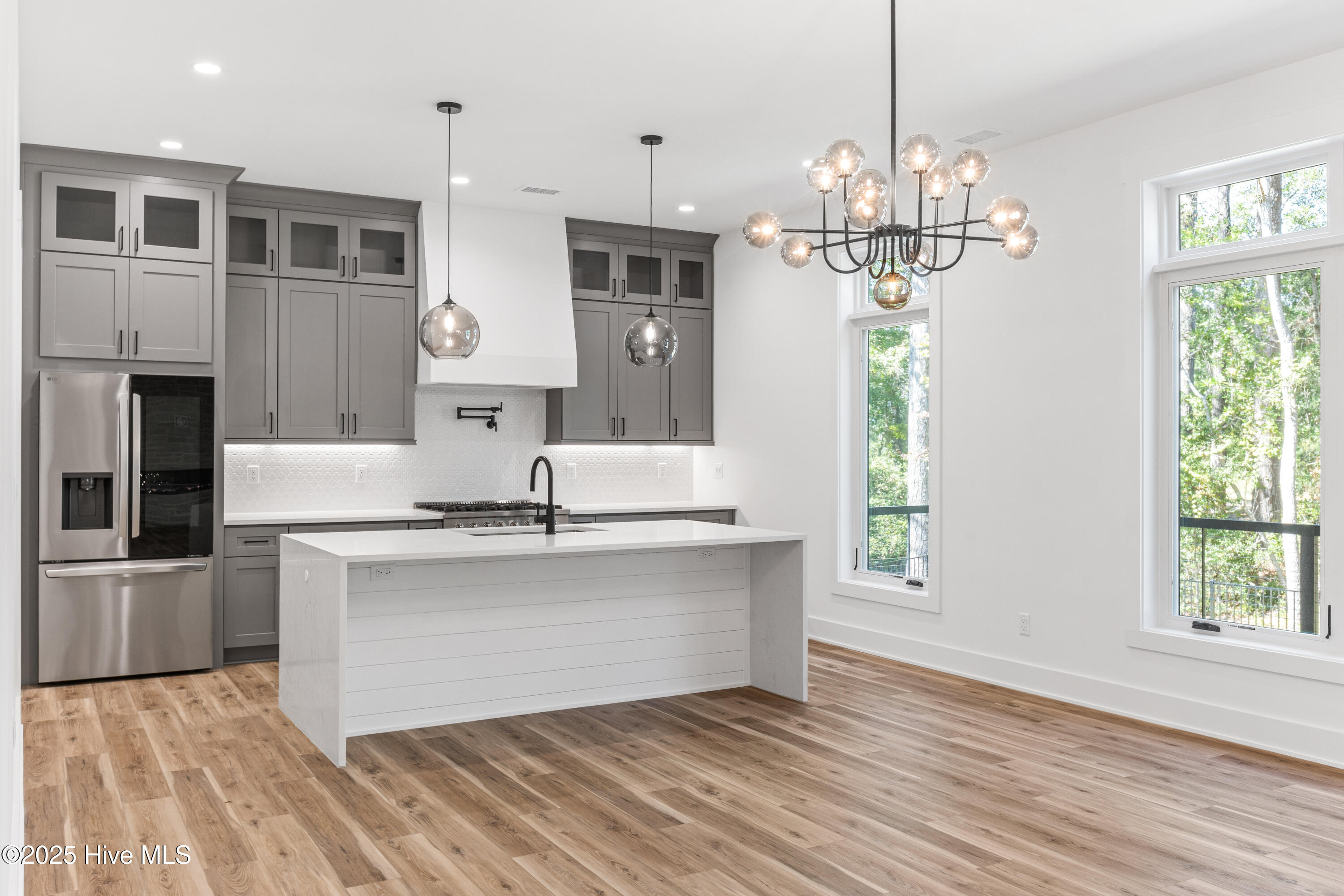 100535066 | Photo 15