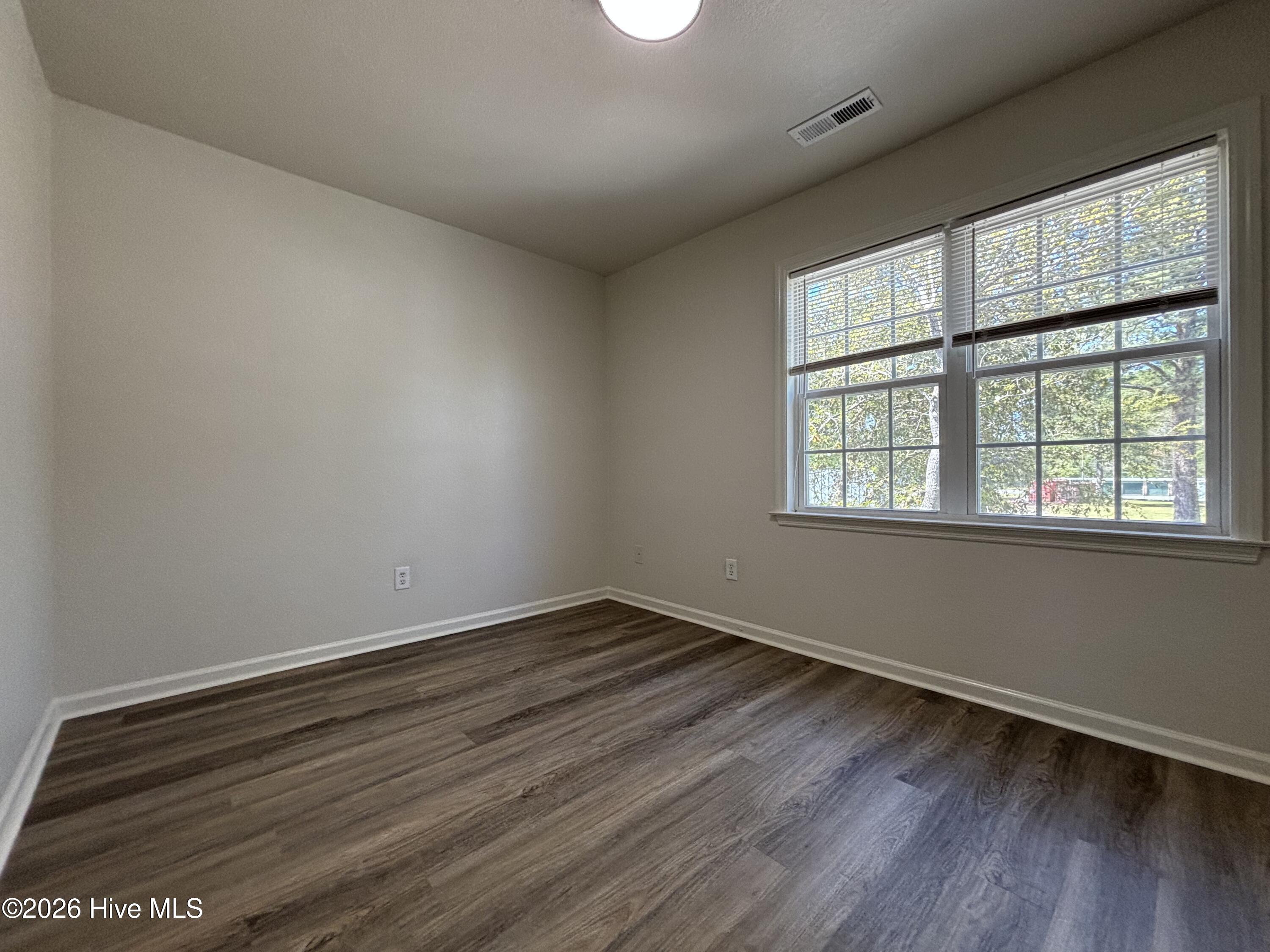 100565397 | Photo 13