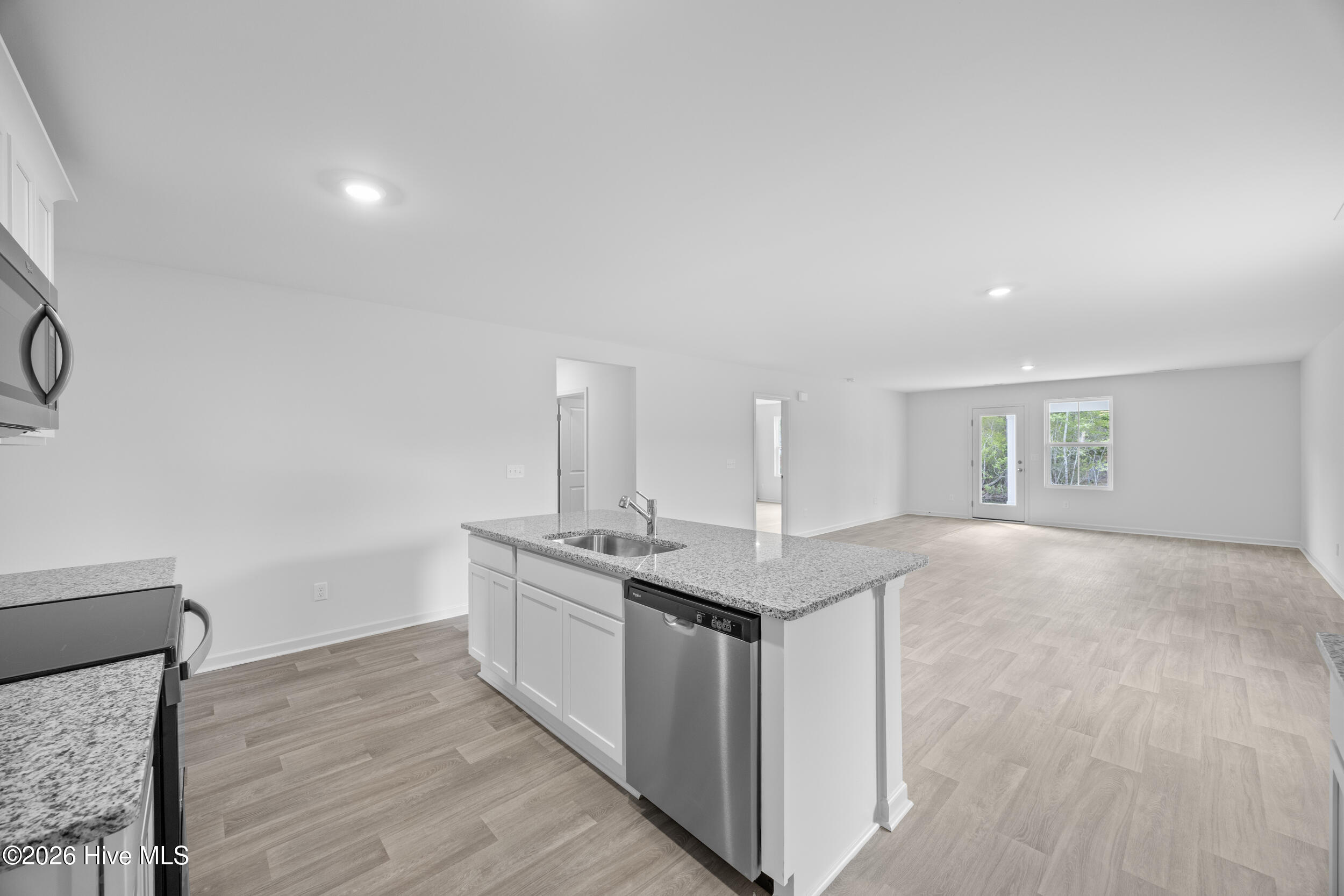 100554421 | Photo 10