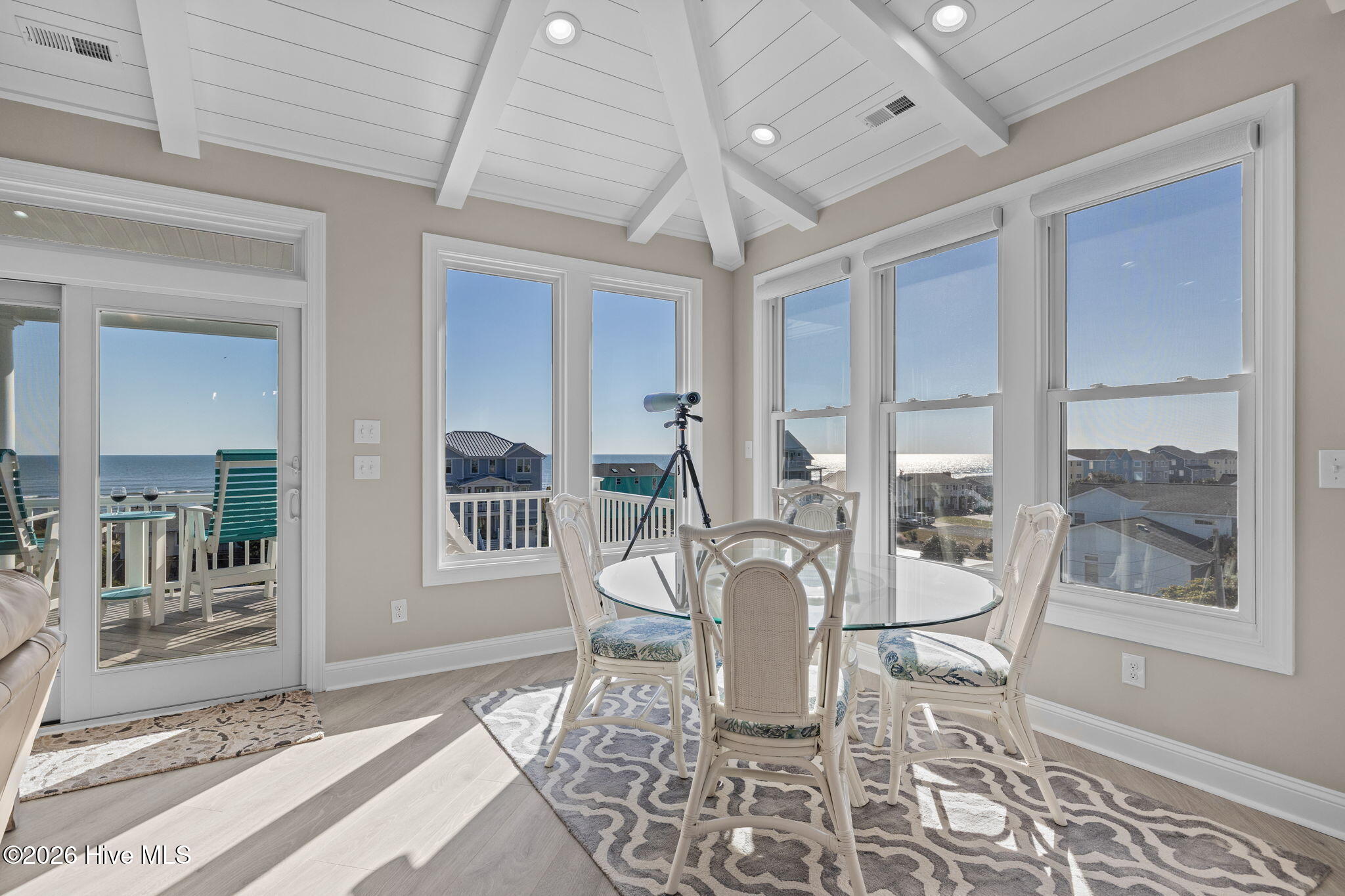 100549287 | Photo 14