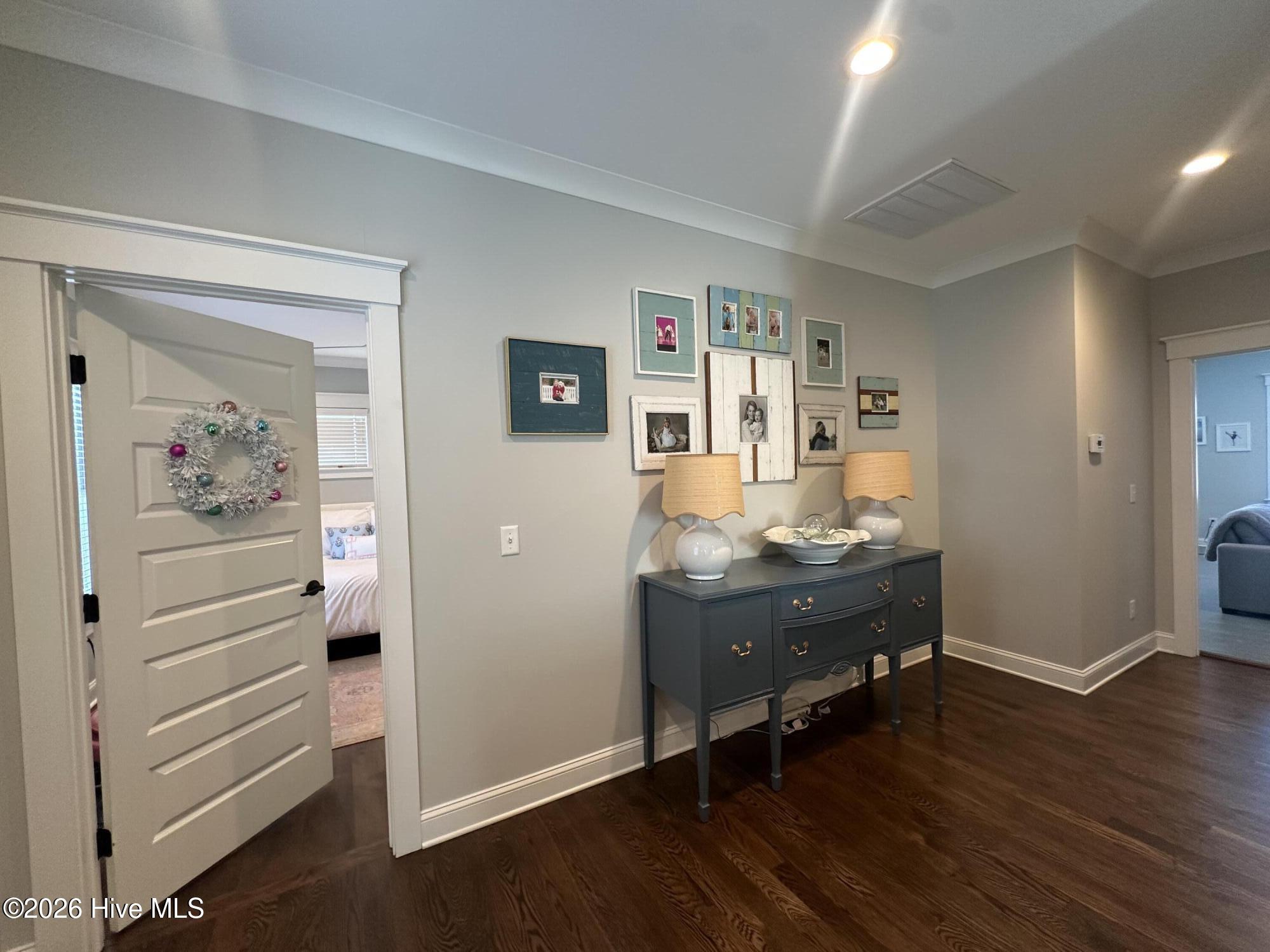 100562108 | Photo 21