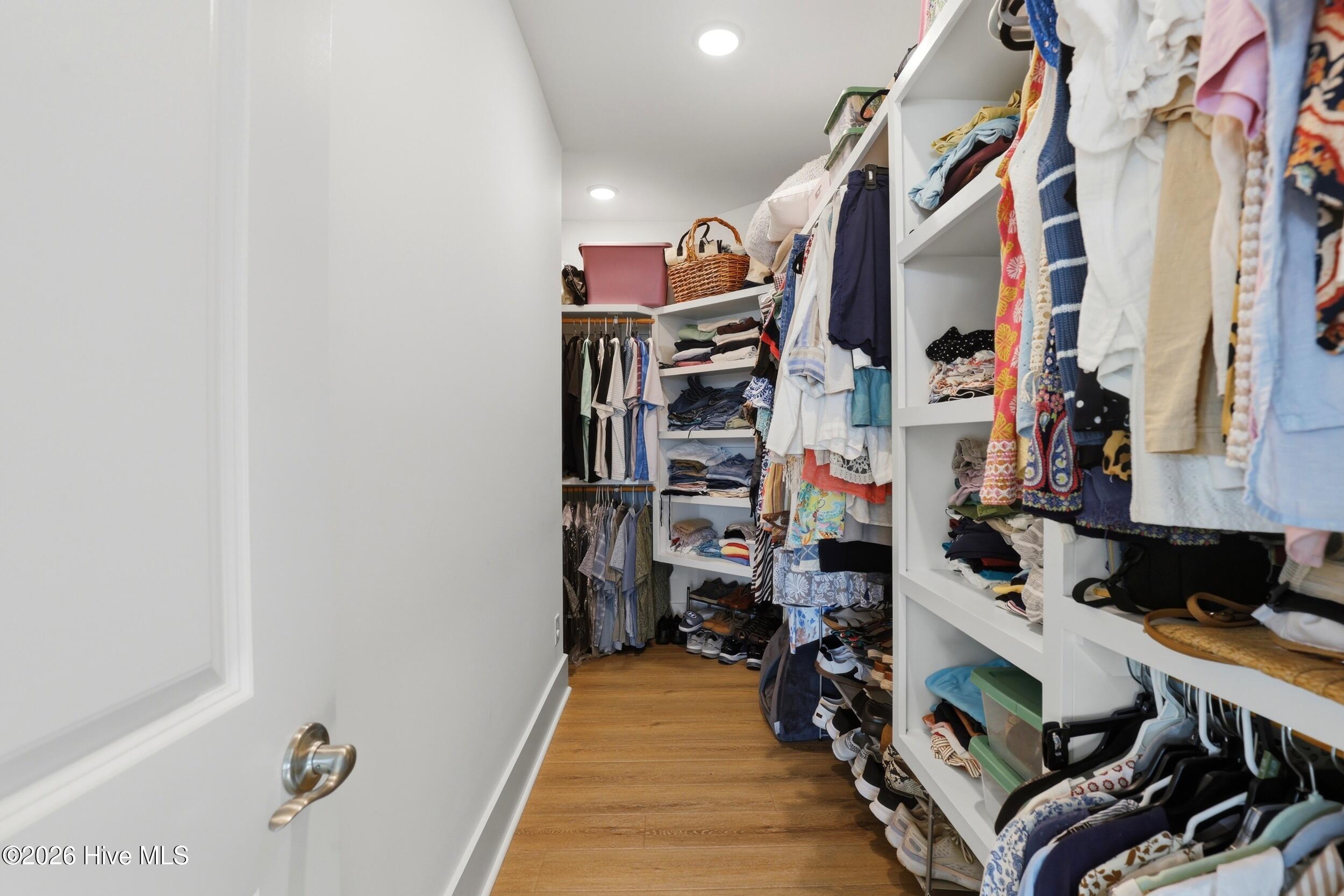 100562298 | Photo 38