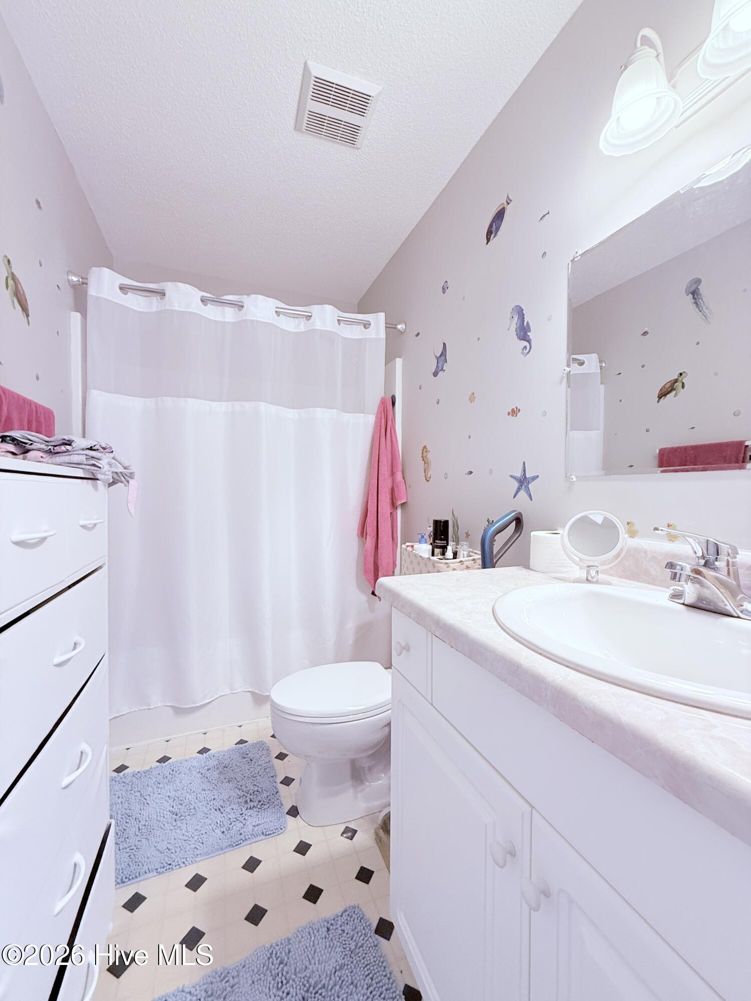 100547609 | Photo 14