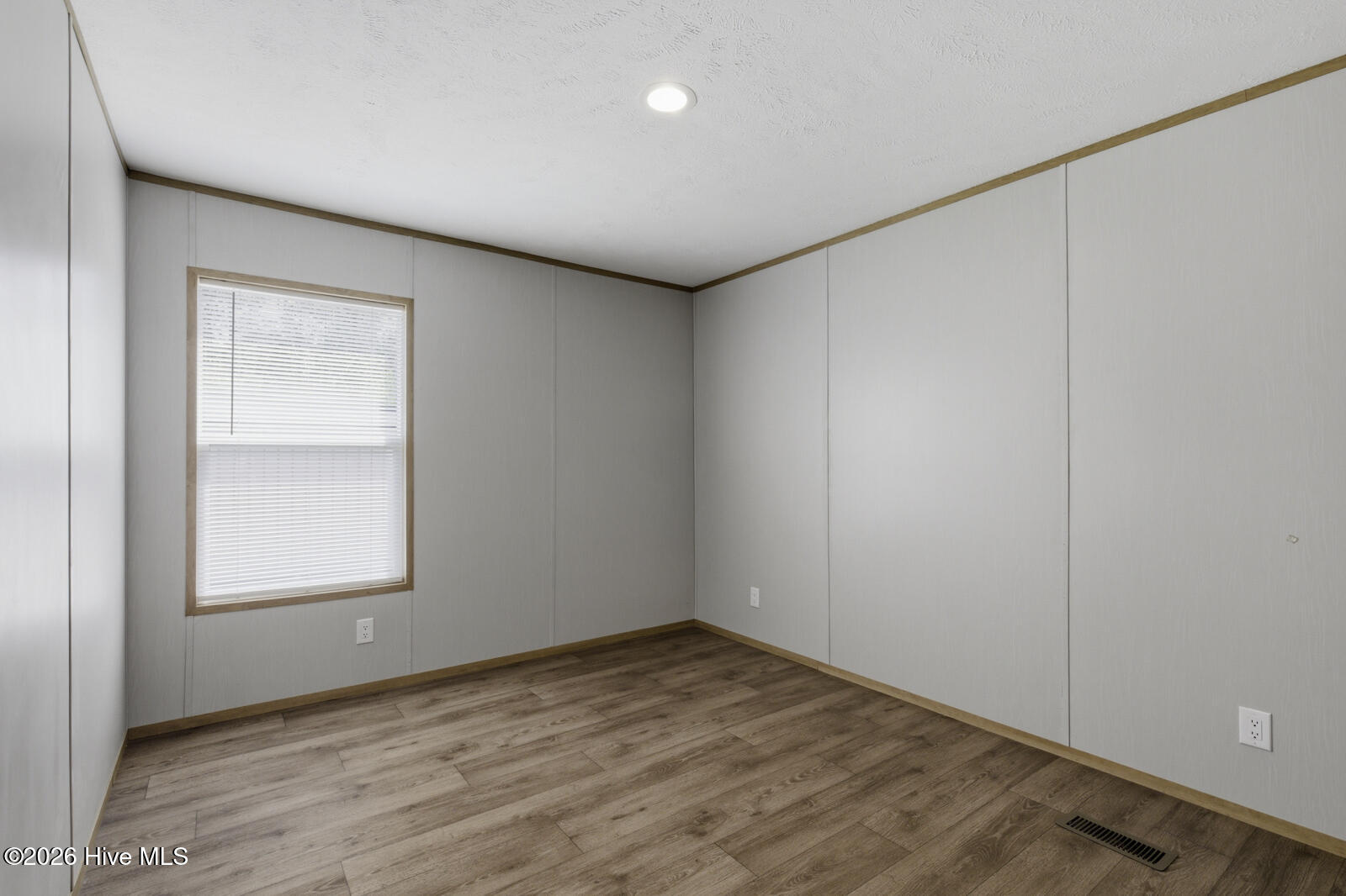 100565358 | Photo 27